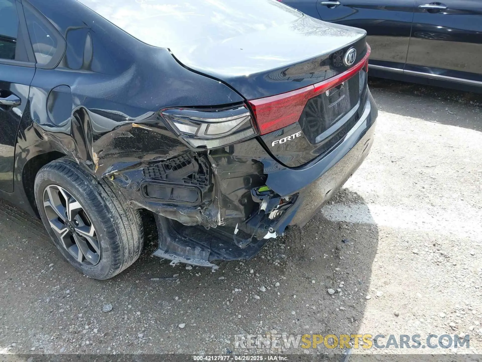 6 Photograph of a damaged car 3KPF24AD7ME393313 KIA FORTE 2021