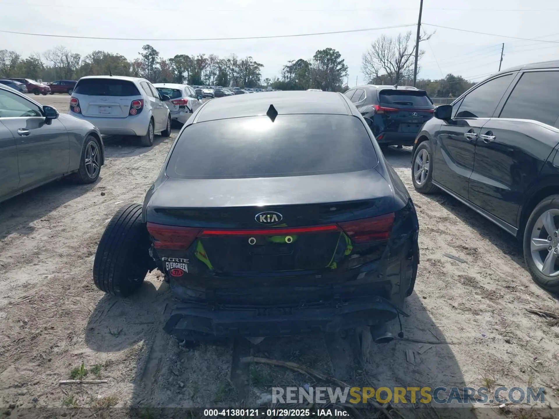 17 Photograph of a damaged car 3KPF24AD7ME394915 KIA FORTE 2021