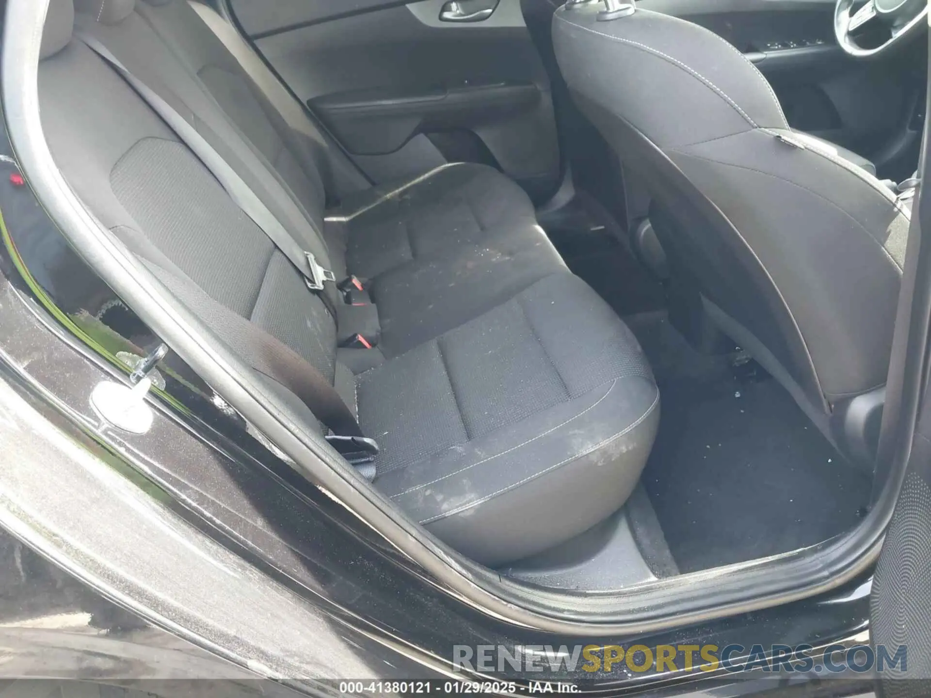8 Photograph of a damaged car 3KPF24AD7ME394915 KIA FORTE 2021