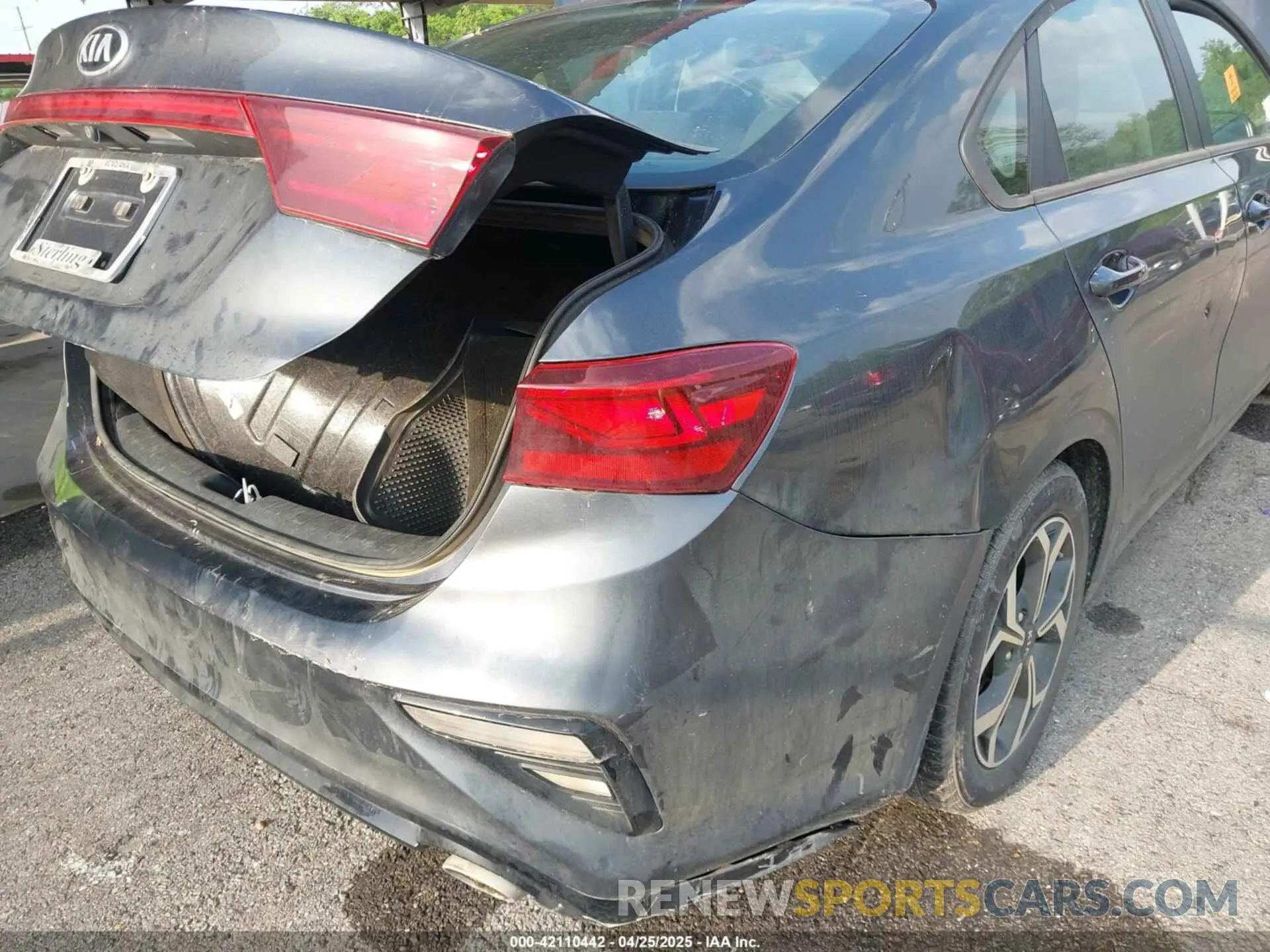 6 Photograph of a damaged car 3KPF24AD8ME263248 KIA FORTE 2021