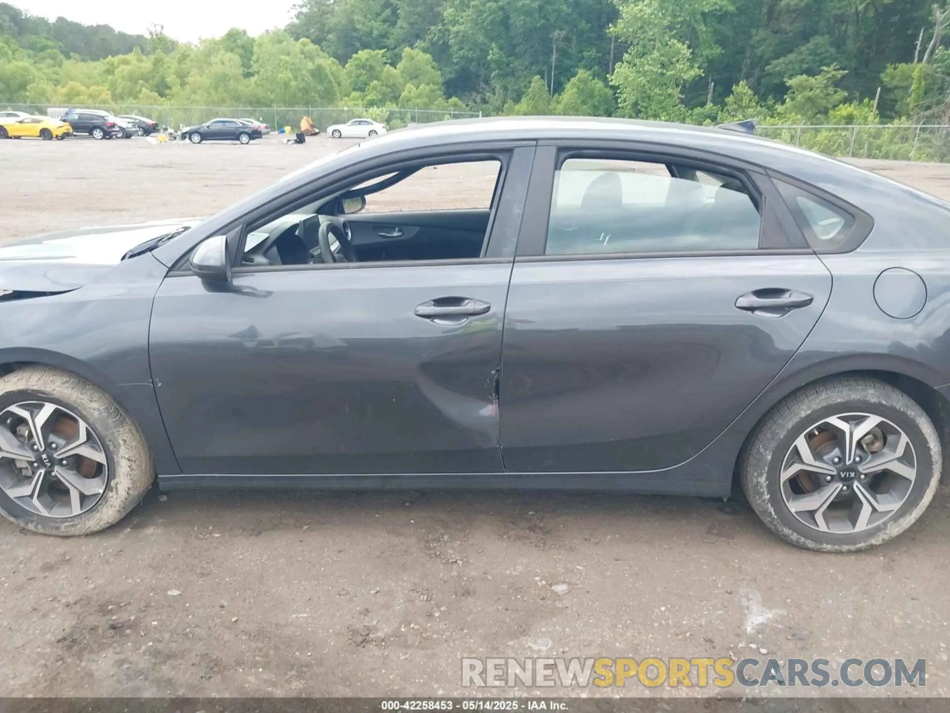 14 Photograph of a damaged car 3KPF24AD8ME266540 KIA FORTE 2021