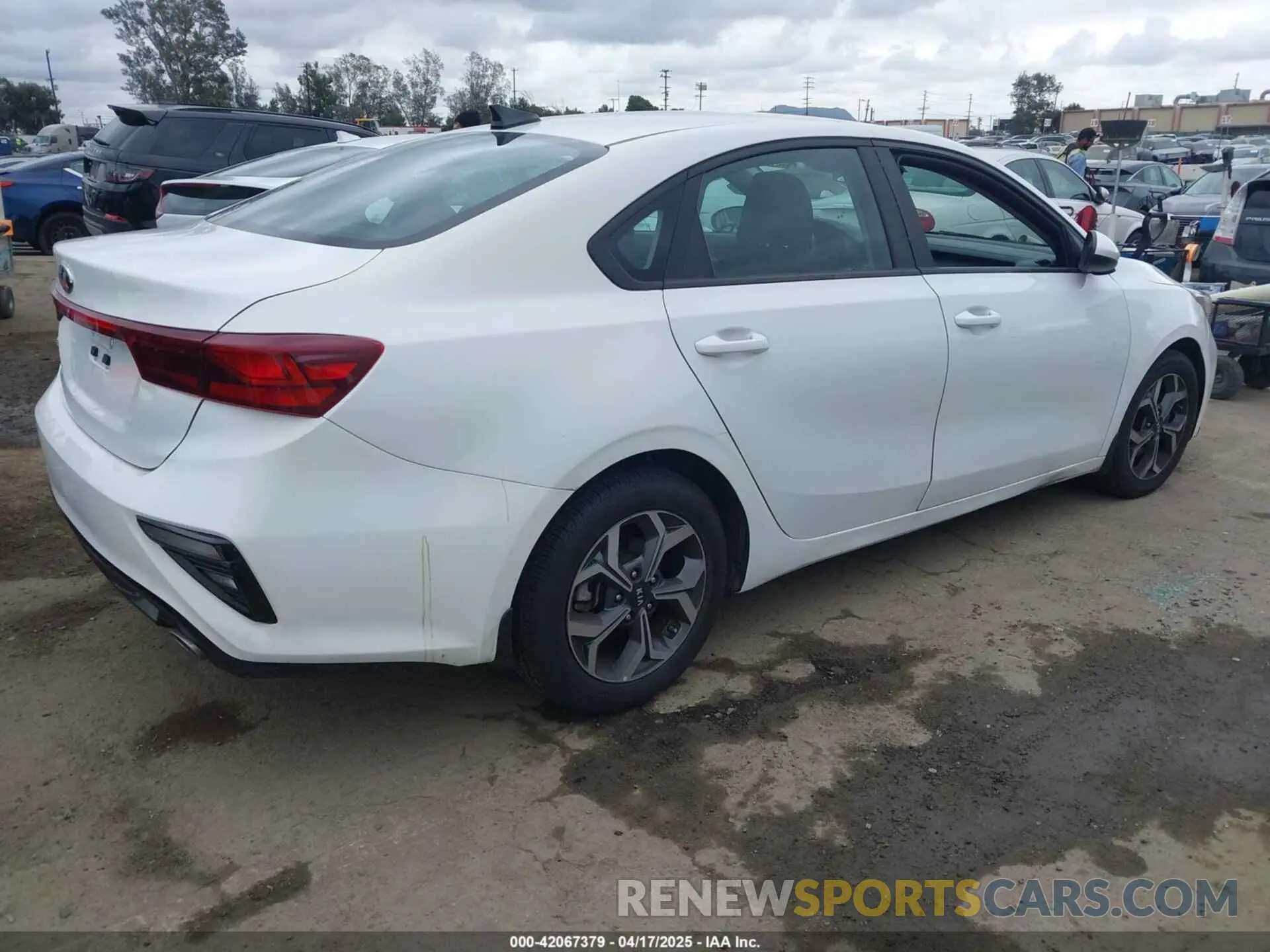 4 Photograph of a damaged car 3KPF24AD8ME354732 KIA FORTE 2021