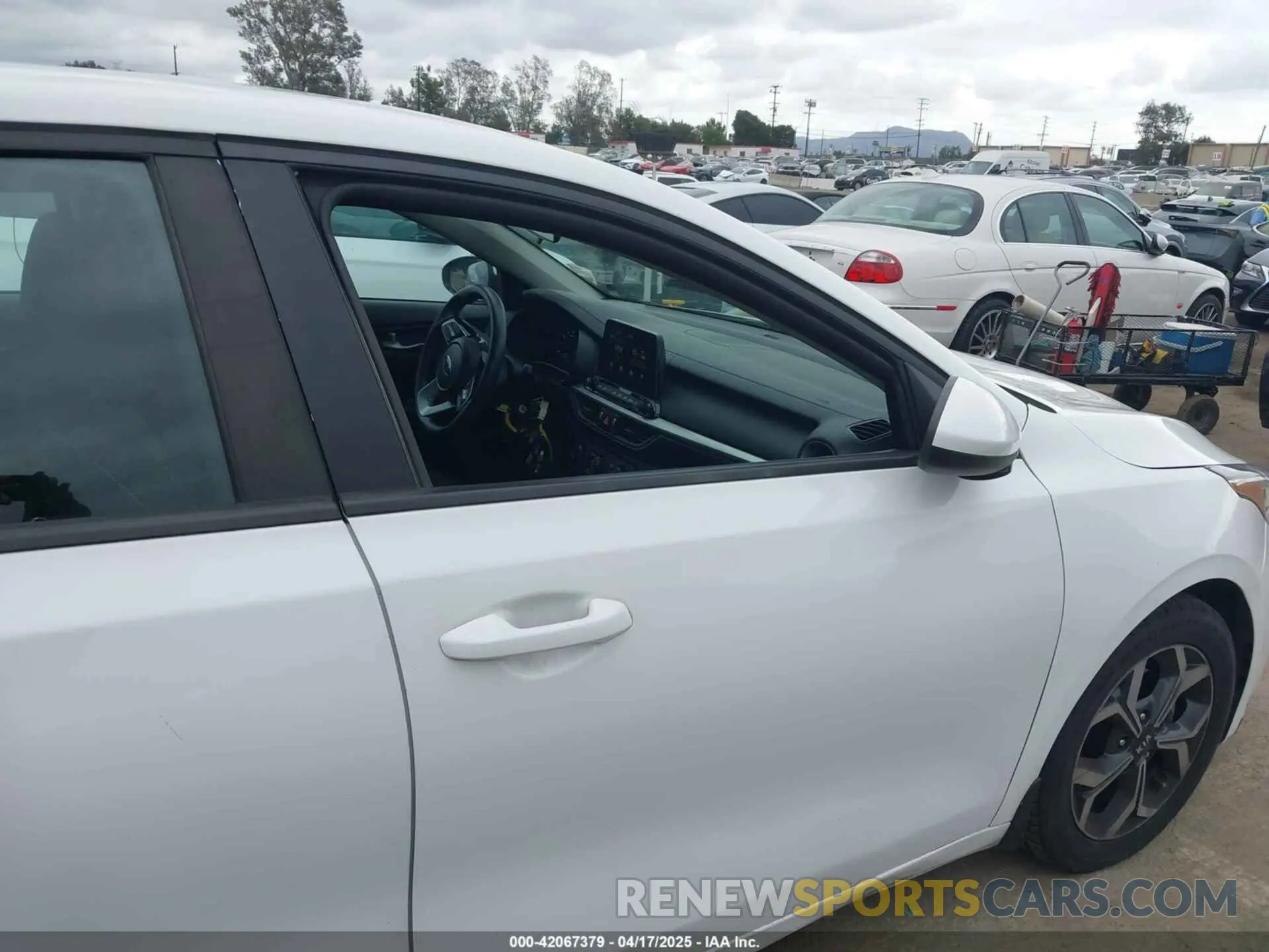 6 Photograph of a damaged car 3KPF24AD8ME354732 KIA FORTE 2021