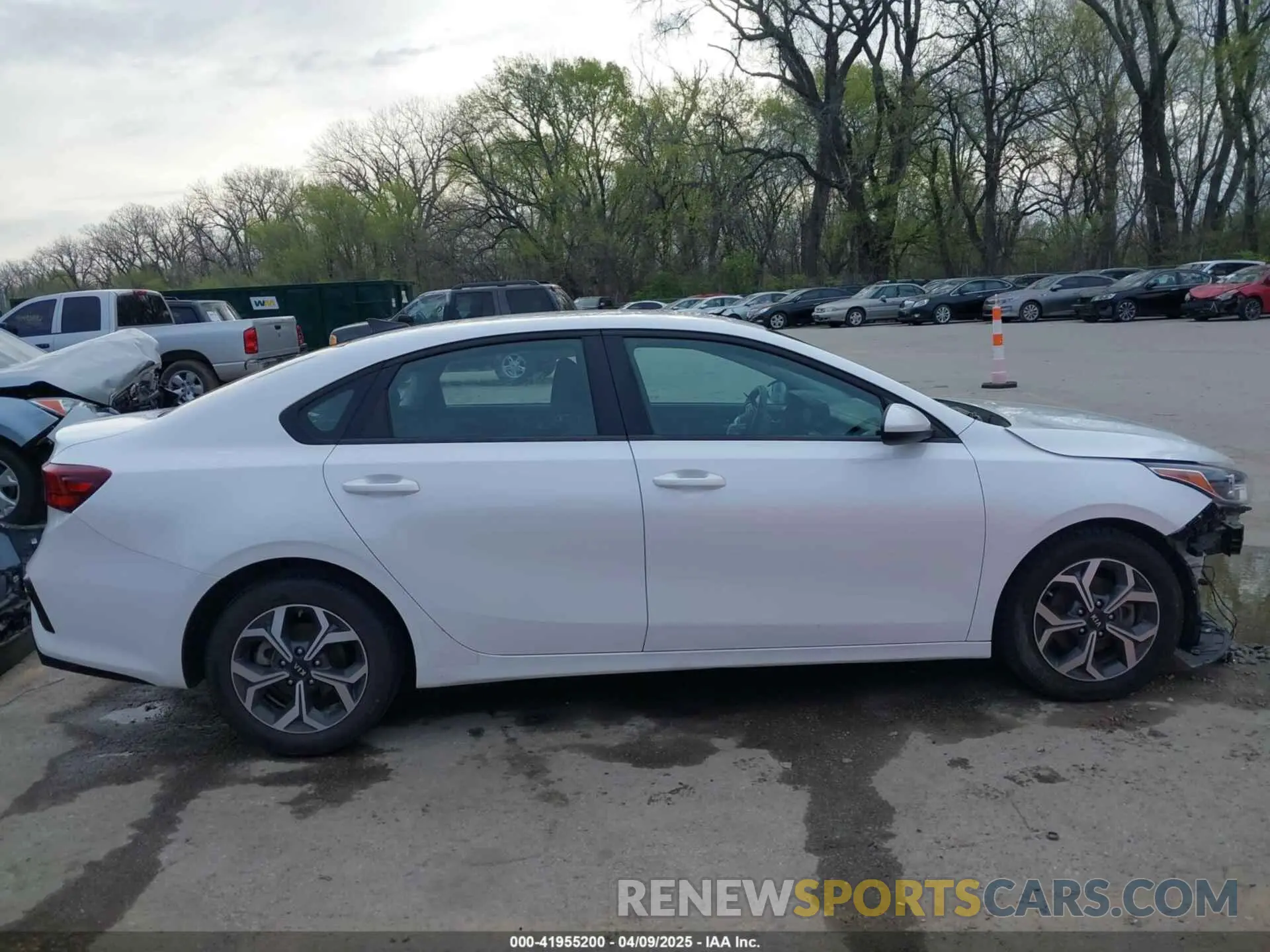 14 Photograph of a damaged car 3KPF24AD8ME360661 KIA FORTE 2021