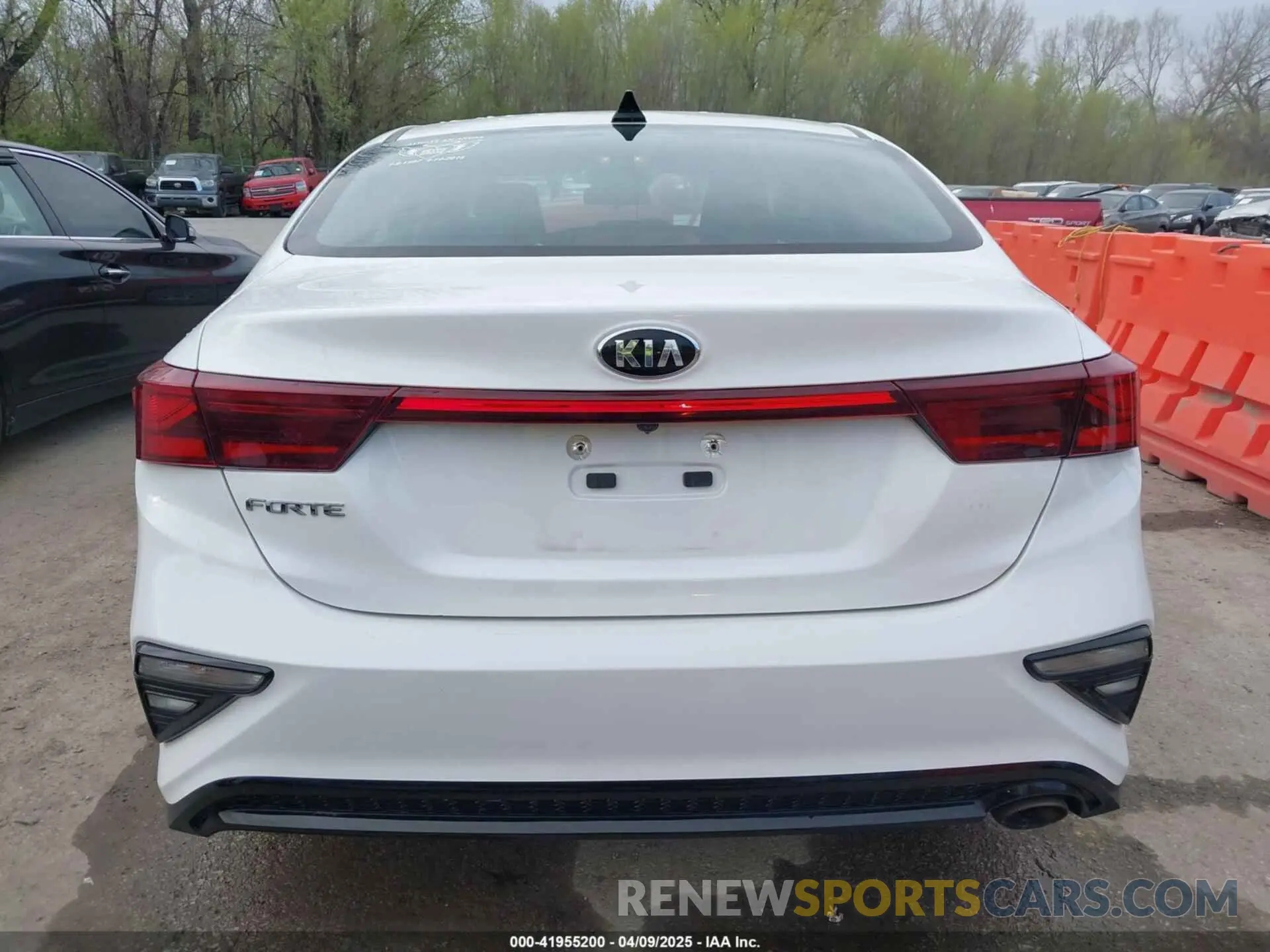 17 Photograph of a damaged car 3KPF24AD8ME360661 KIA FORTE 2021