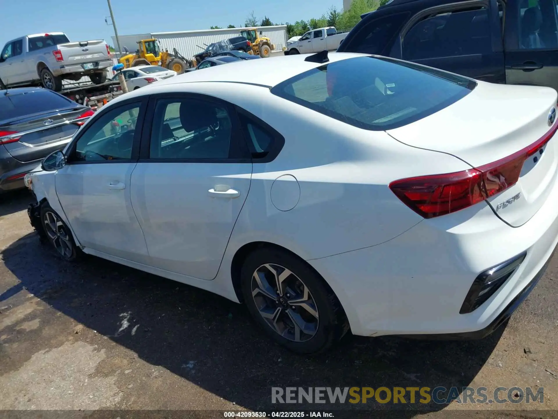 14 Photograph of a damaged car 3KPF24AD8ME363284 KIA FORTE 2021