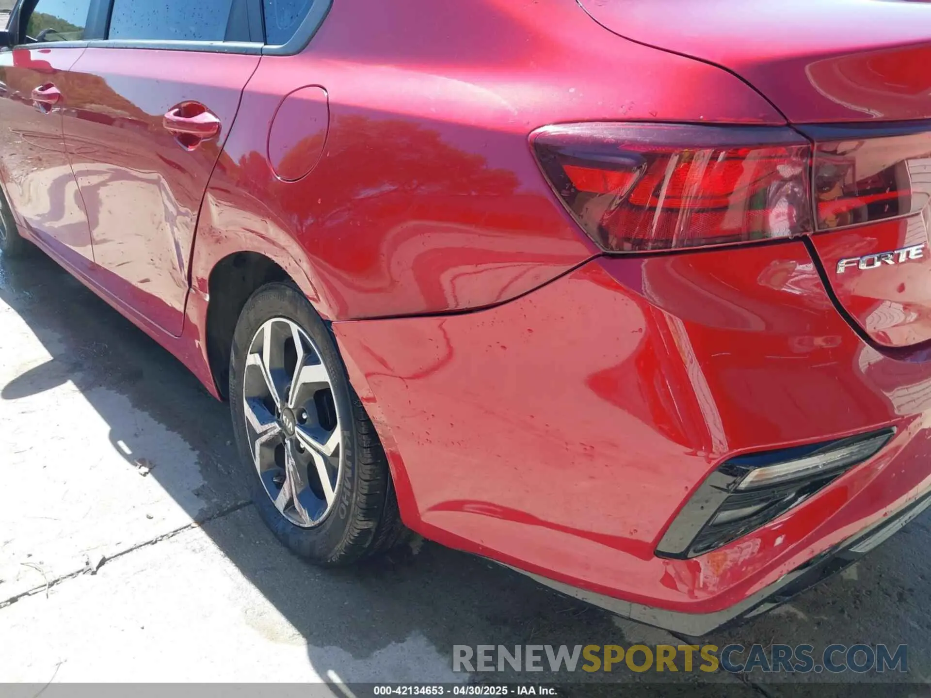 17 Photograph of a damaged car 3KPF24AD8ME373412 KIA FORTE 2021