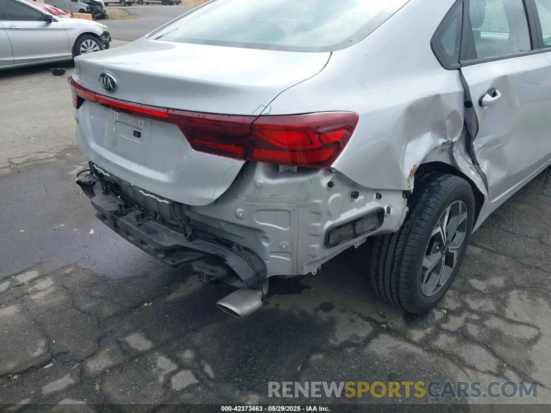 18 Photograph of a damaged car 3KPF24AD8ME387780 KIA FORTE 2021