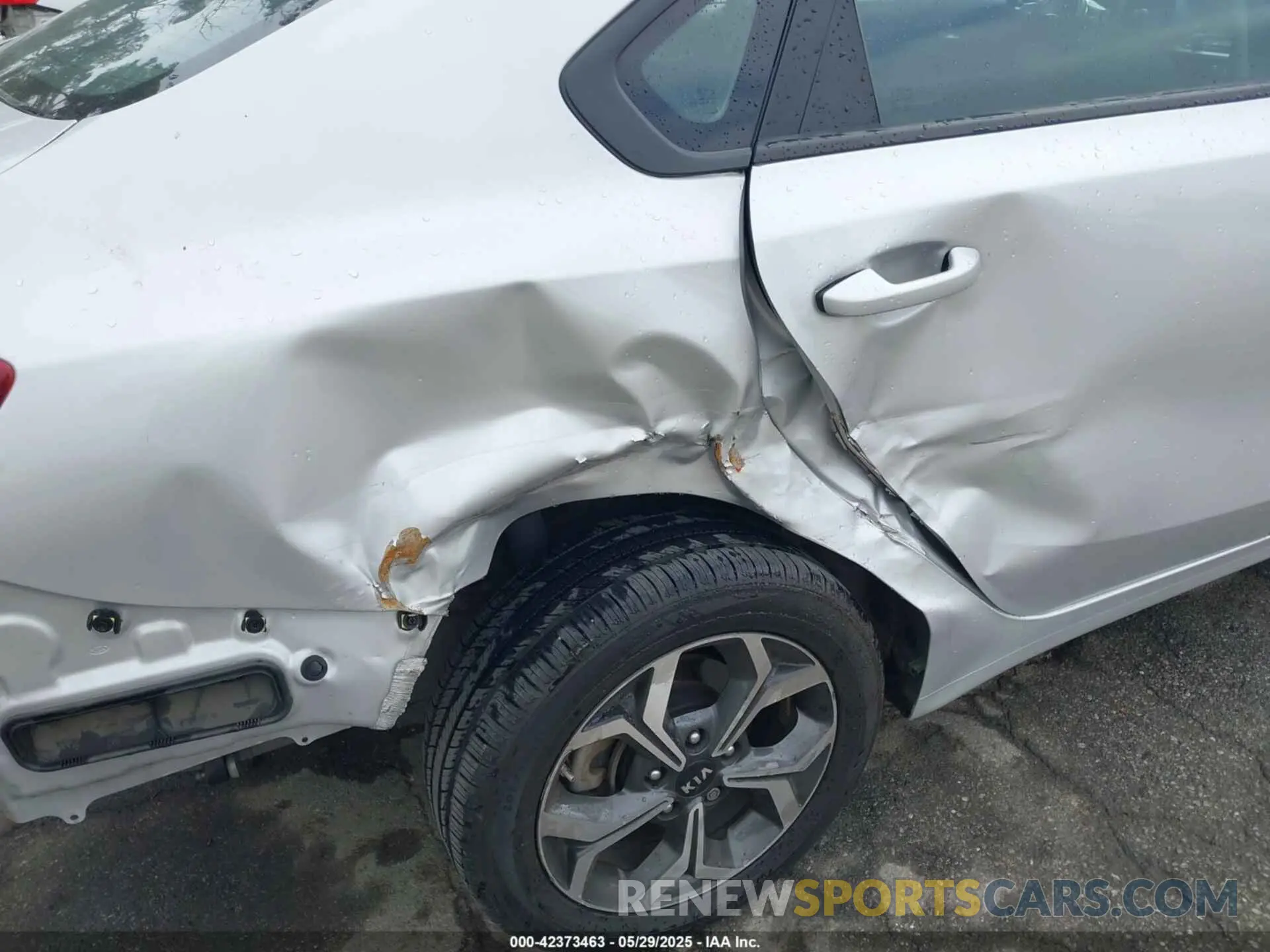 6 Photograph of a damaged car 3KPF24AD8ME387780 KIA FORTE 2021