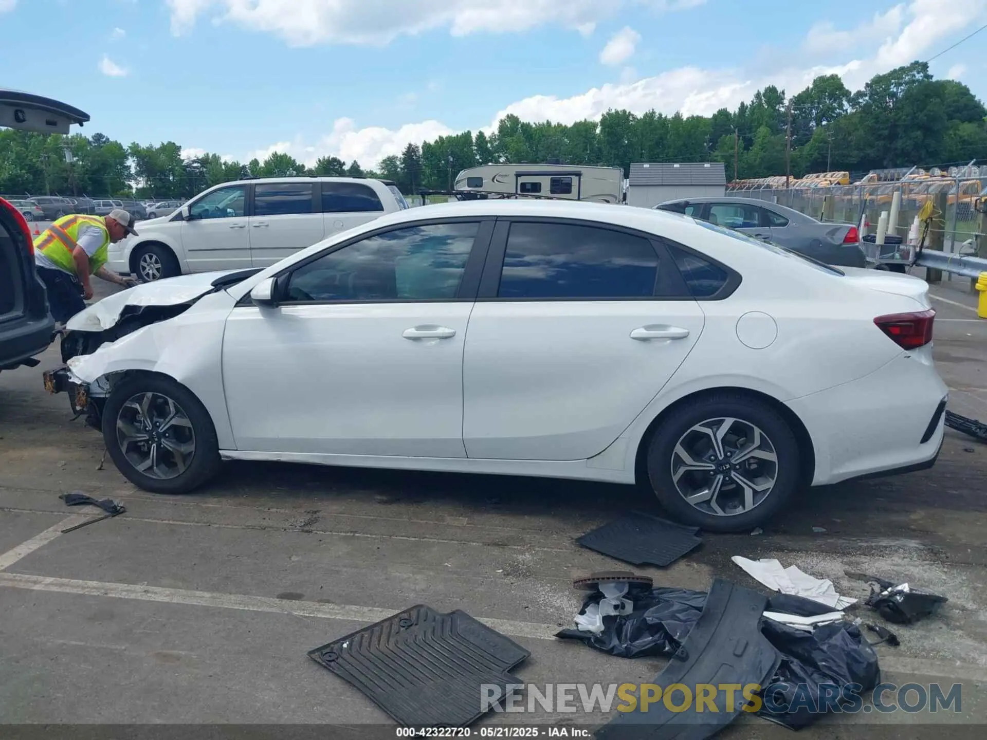 14 Photograph of a damaged car 3KPF24AD8ME394275 KIA FORTE 2021