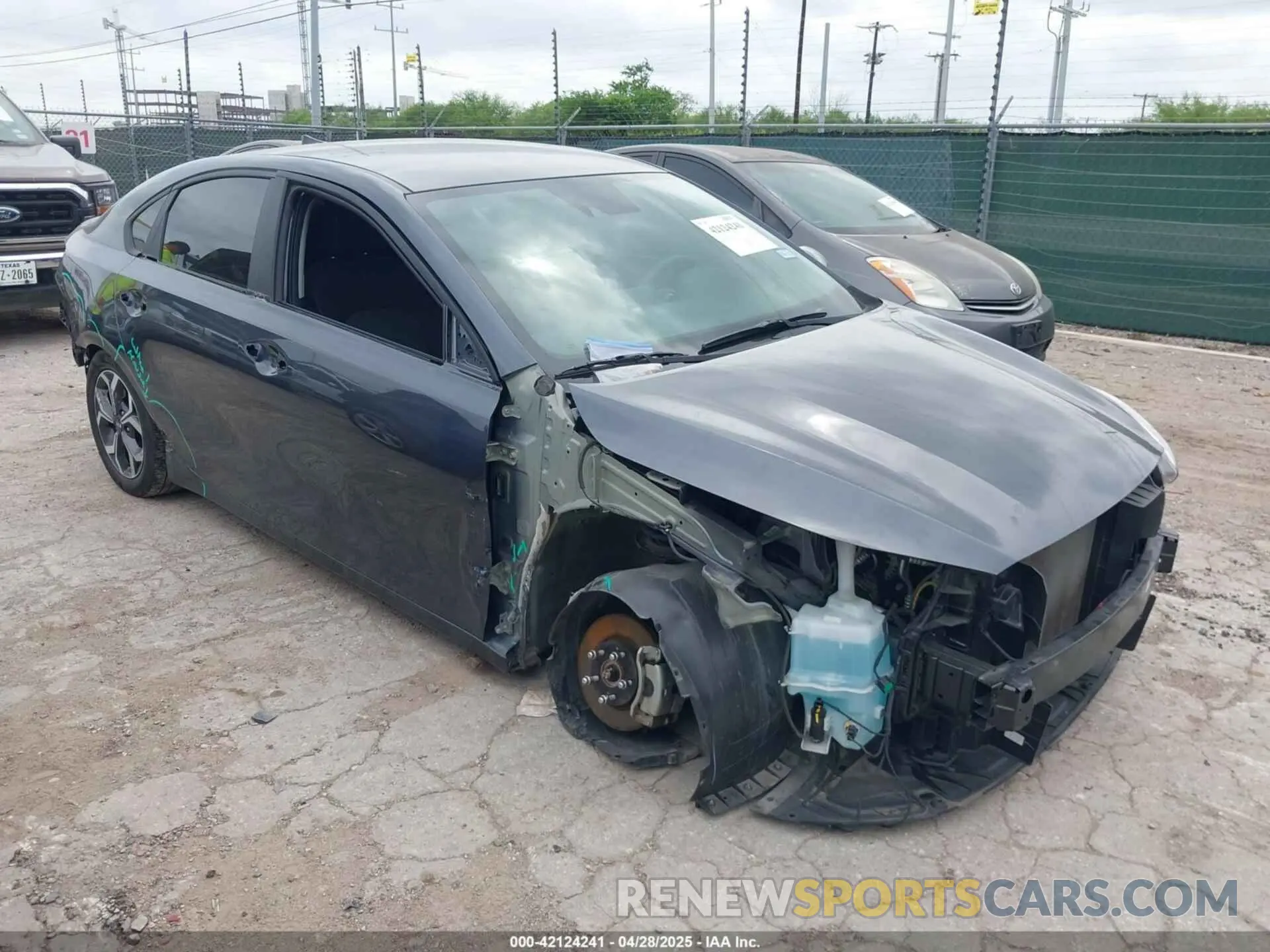 1 Photograph of a damaged car 3KPF24AD8ME404965 KIA FORTE 2021