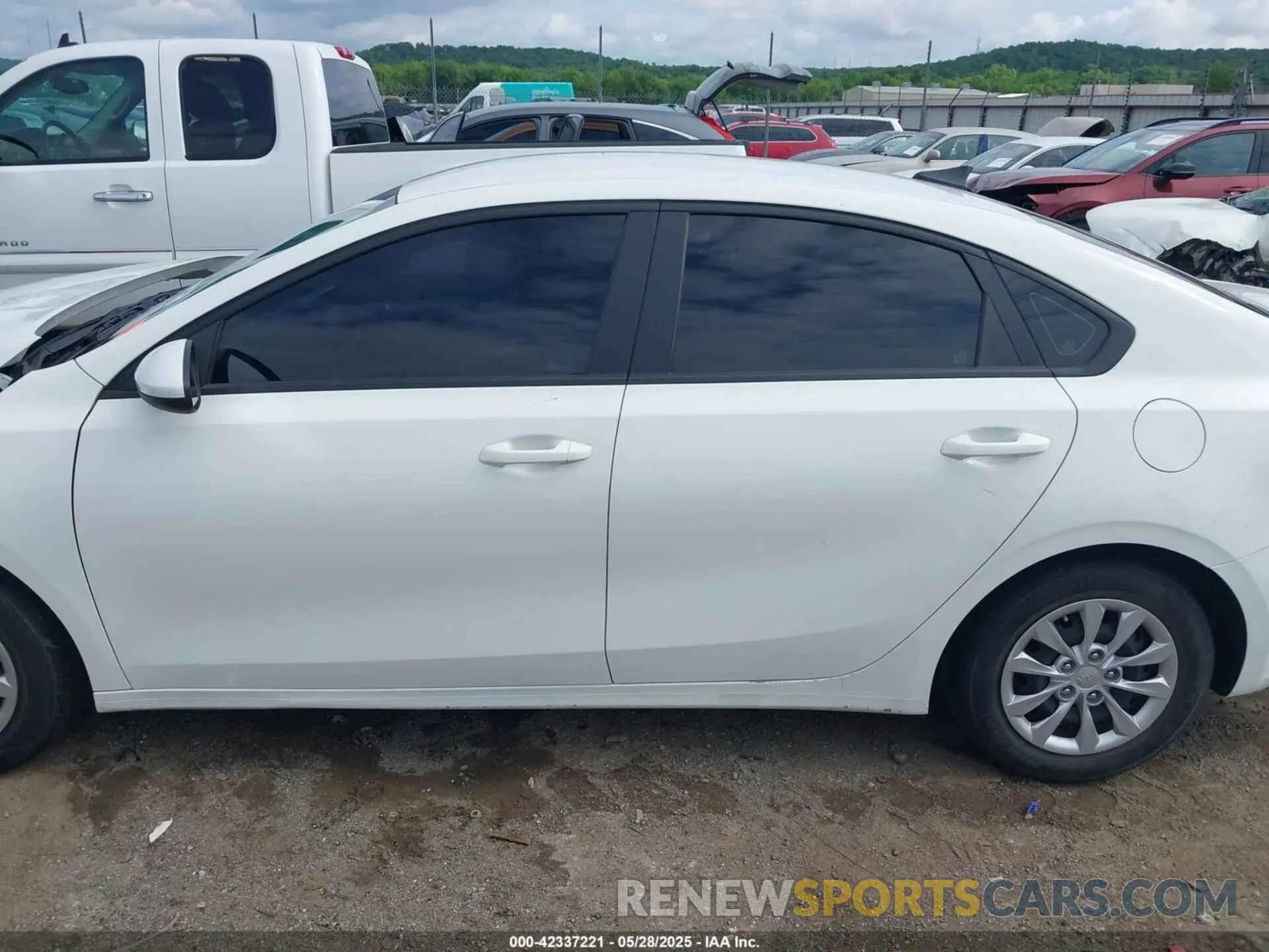 14 Photograph of a damaged car 3KPF24AD9ME291379 KIA FORTE 2021