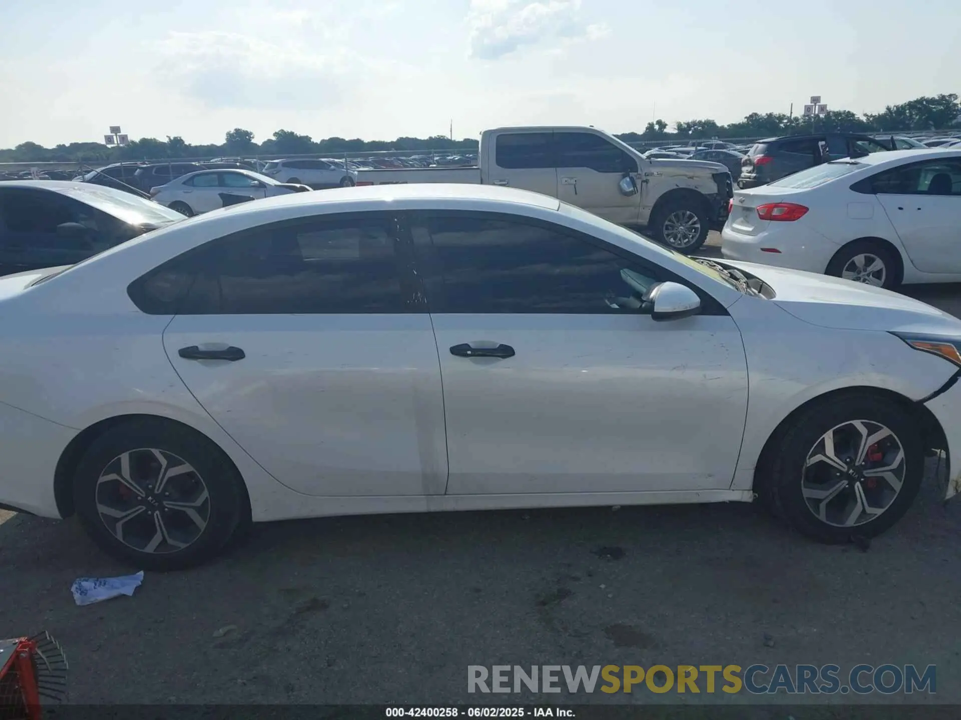 13 Photograph of a damaged car 3KPF24AD9ME304082 KIA FORTE 2021