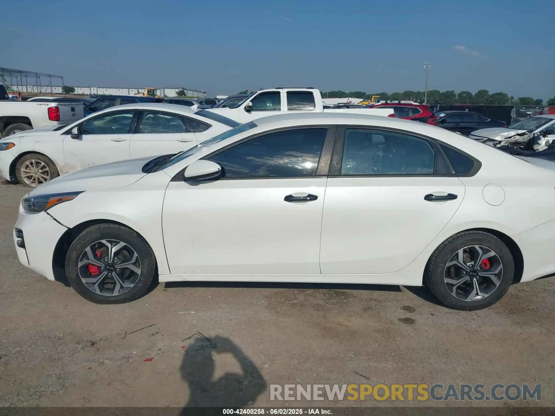 14 Photograph of a damaged car 3KPF24AD9ME304082 KIA FORTE 2021
