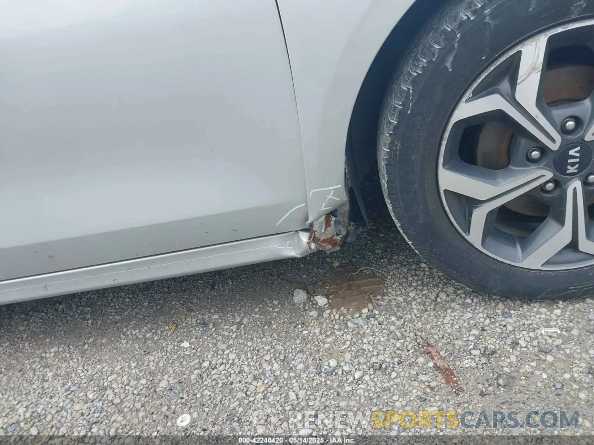 17 Photograph of a damaged car 3KPF24AD9ME305796 KIA FORTE 2021