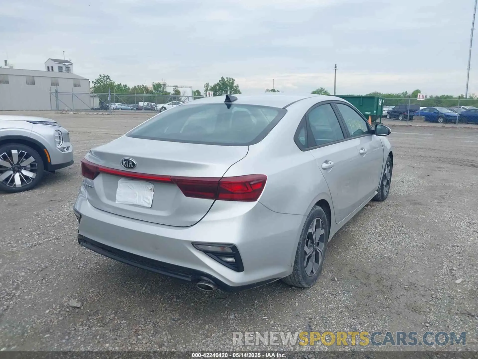 4 Photograph of a damaged car 3KPF24AD9ME305796 KIA FORTE 2021