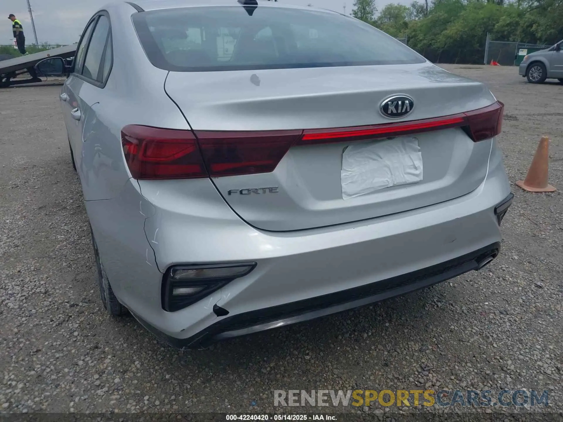 6 Photograph of a damaged car 3KPF24AD9ME305796 KIA FORTE 2021