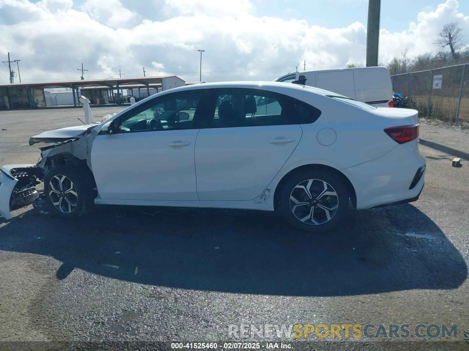 15 Photograph of a damaged car 3KPF24AD9ME312375 KIA FORTE 2021