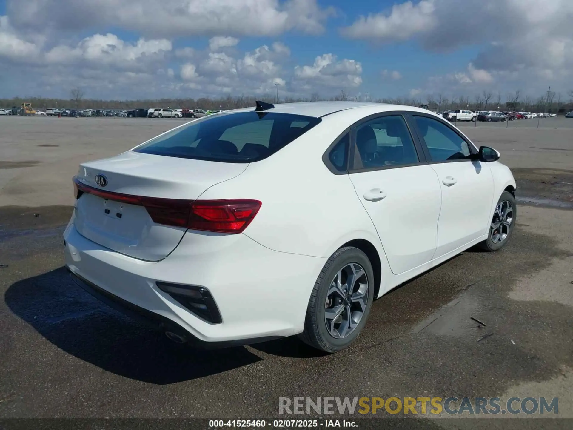 4 Photograph of a damaged car 3KPF24AD9ME312375 KIA FORTE 2021