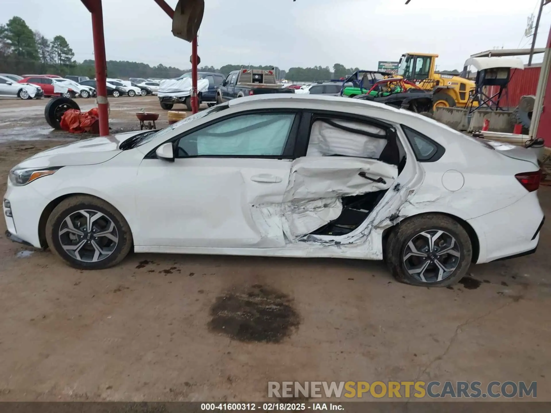 14 Photograph of a damaged car 3KPF24AD9ME329578 KIA FORTE 2021