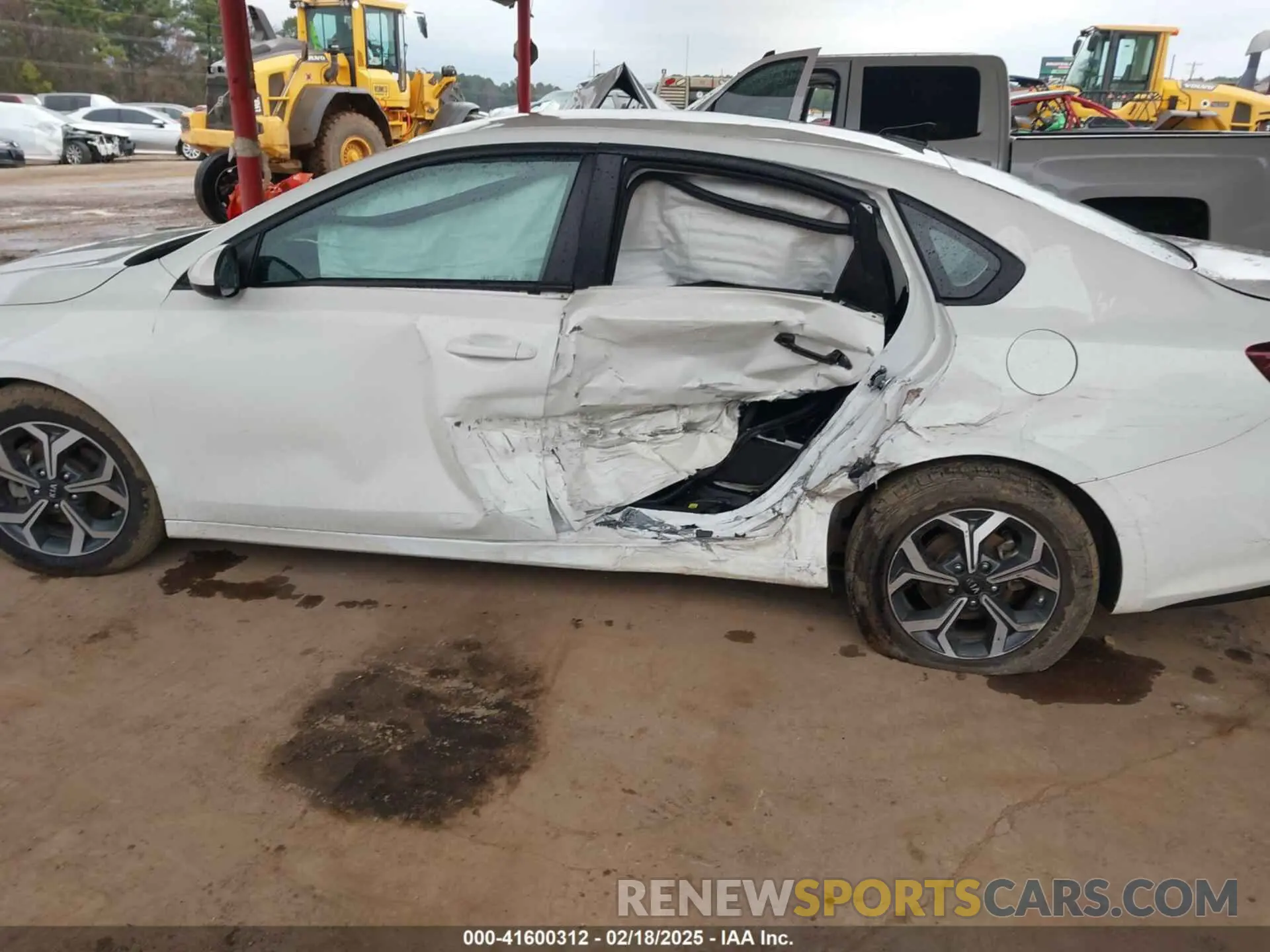 6 Photograph of a damaged car 3KPF24AD9ME329578 KIA FORTE 2021