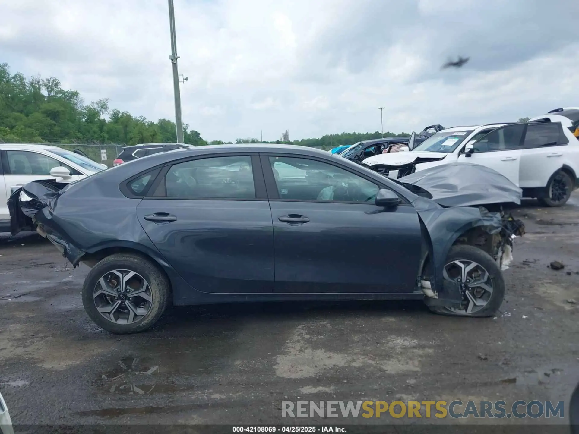 13 Photograph of a damaged car 3KPF24AD9ME353962 KIA FORTE 2021