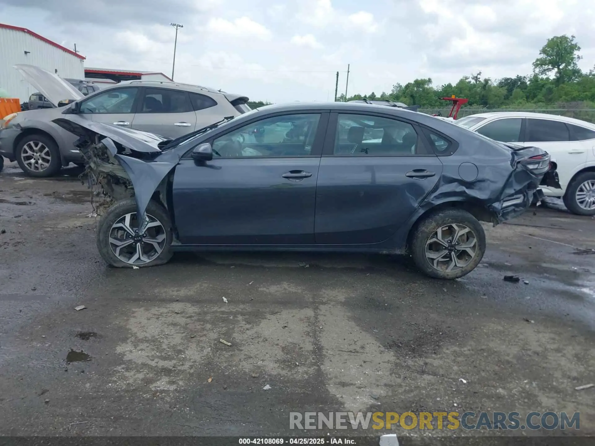 14 Photograph of a damaged car 3KPF24AD9ME353962 KIA FORTE 2021