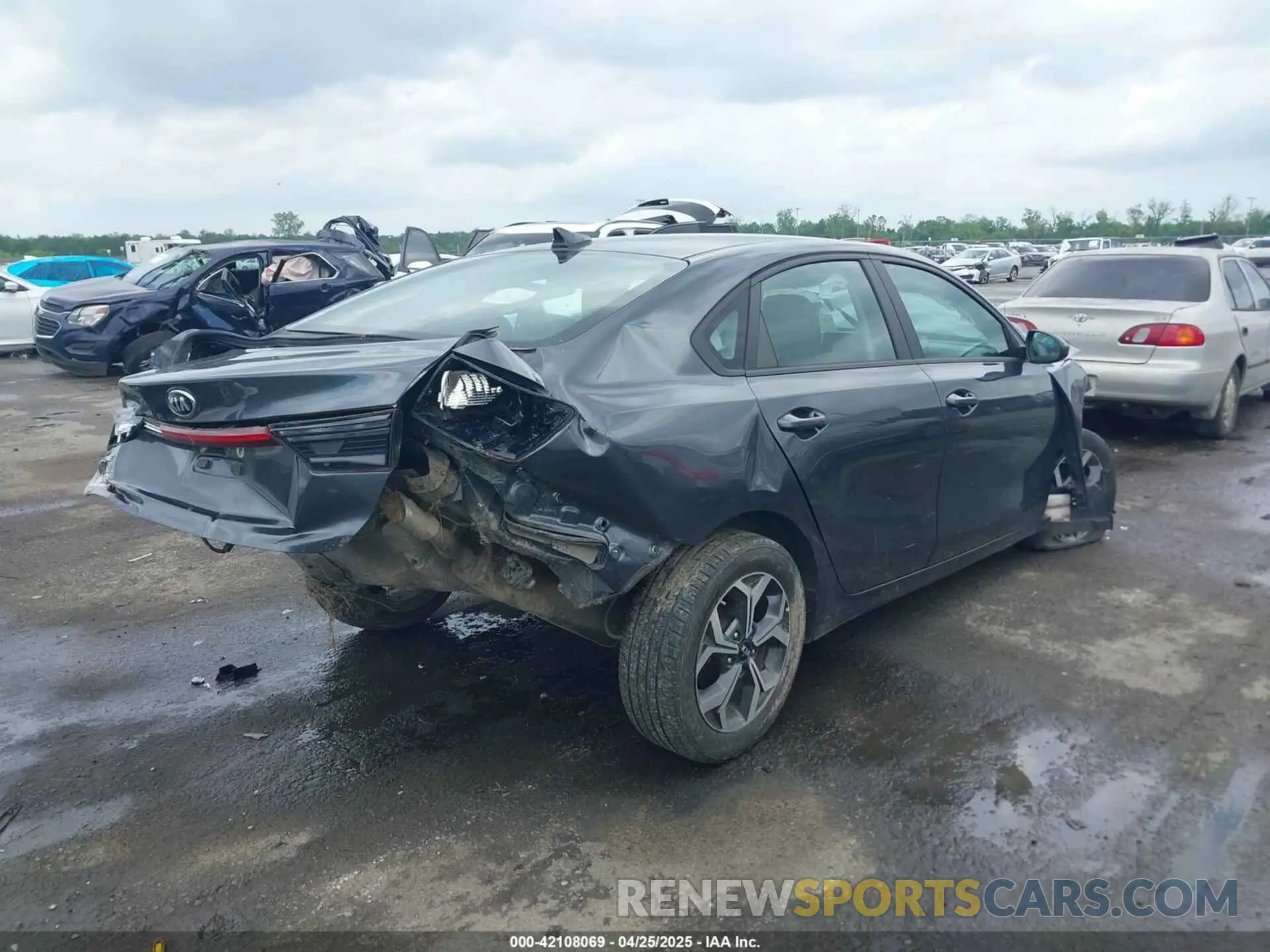 4 Photograph of a damaged car 3KPF24AD9ME353962 KIA FORTE 2021
