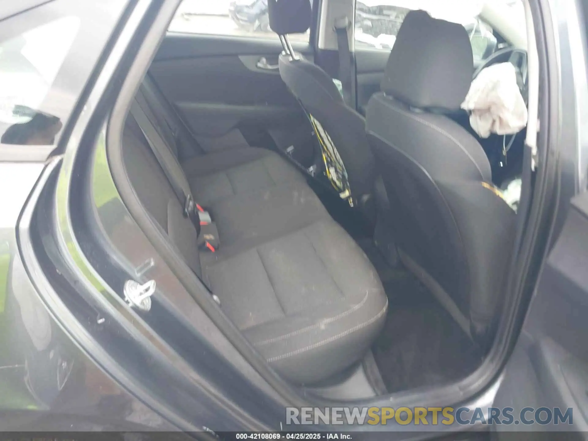 8 Photograph of a damaged car 3KPF24AD9ME353962 KIA FORTE 2021