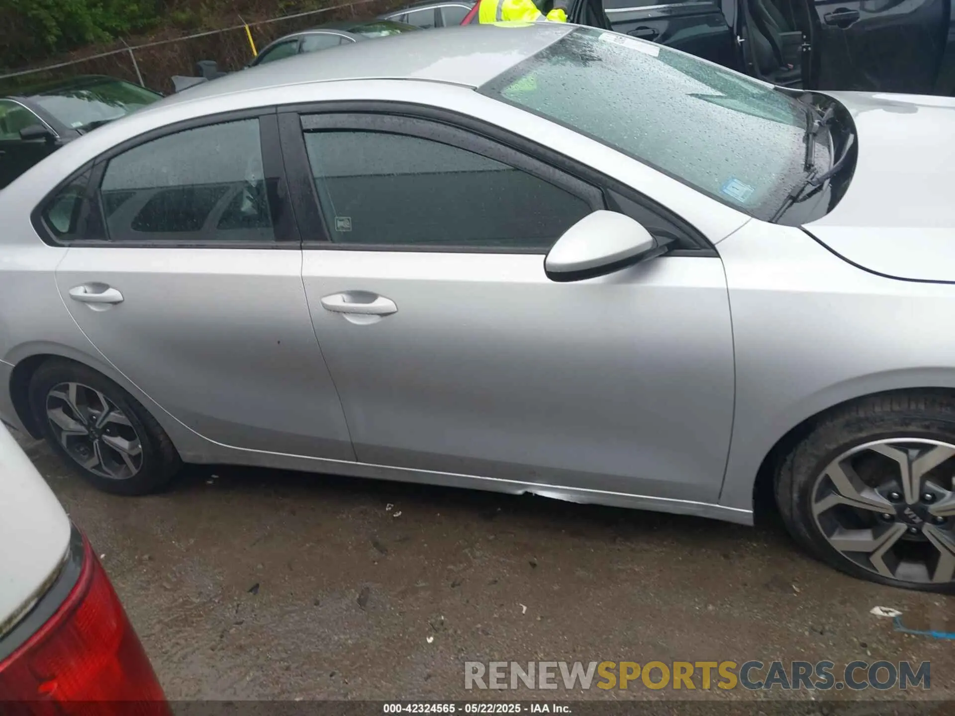12 Photograph of a damaged car 3KPF24ADXME284229 KIA FORTE 2021