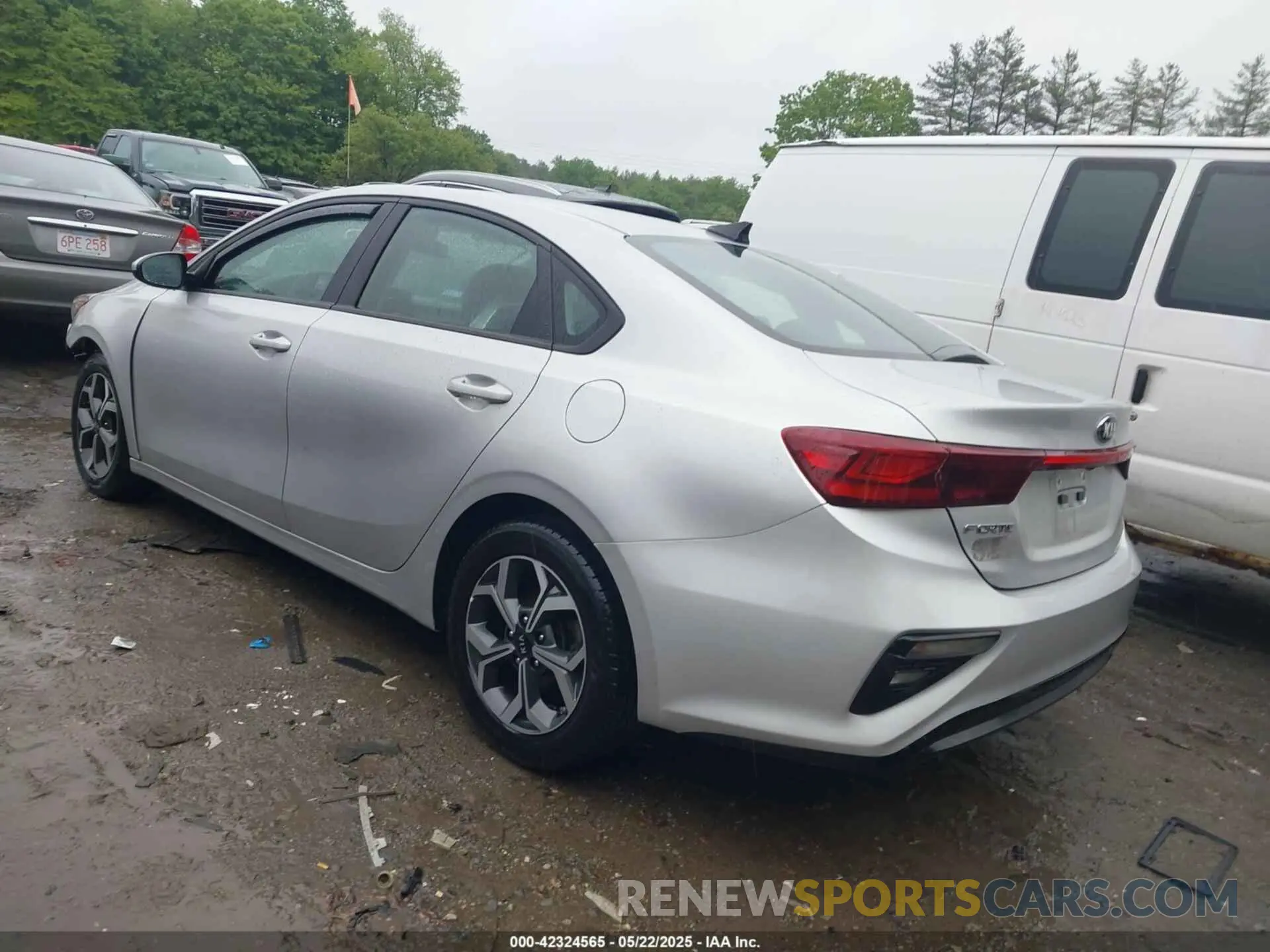 3 Photograph of a damaged car 3KPF24ADXME284229 KIA FORTE 2021
