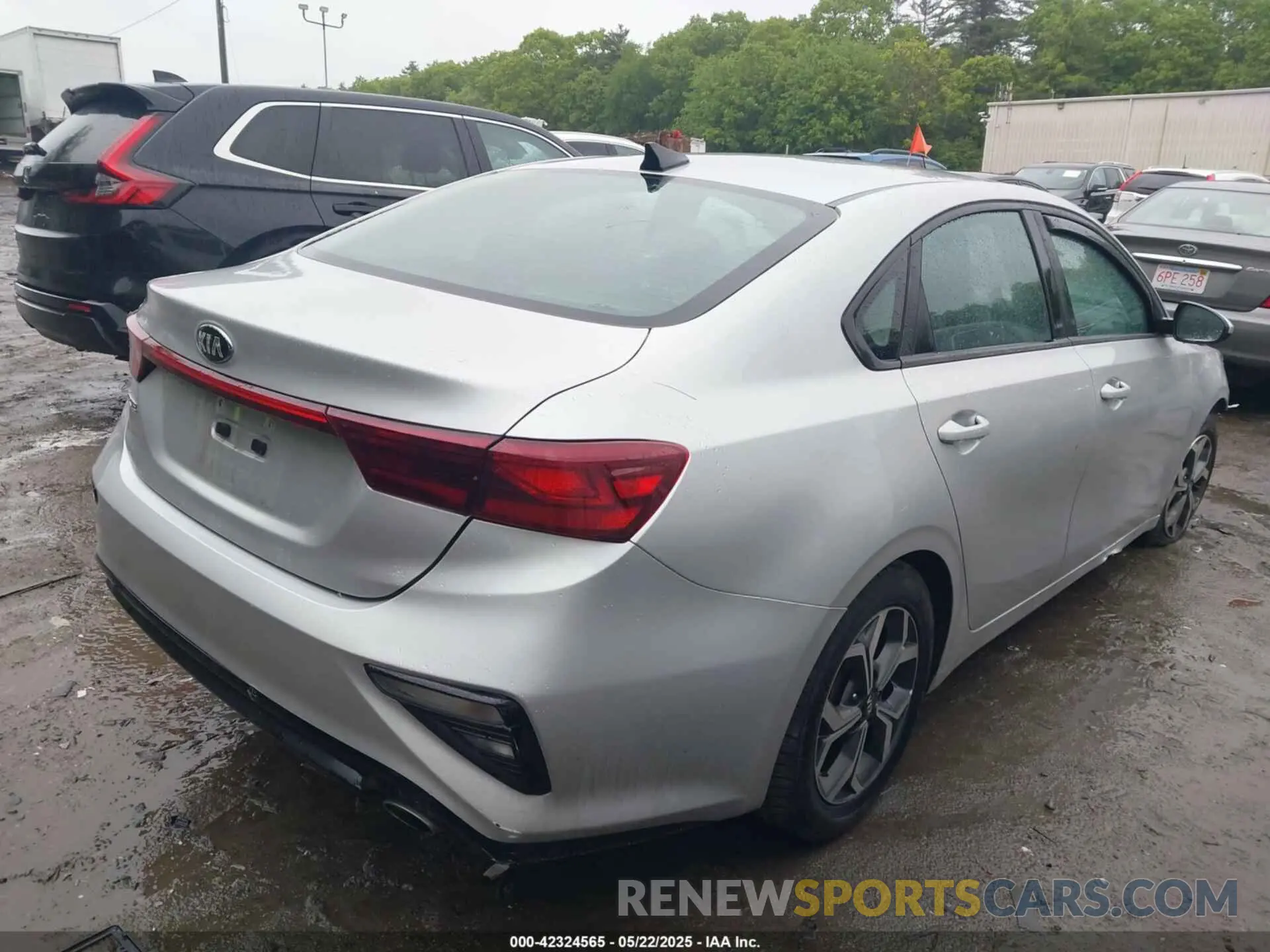4 Photograph of a damaged car 3KPF24ADXME284229 KIA FORTE 2021