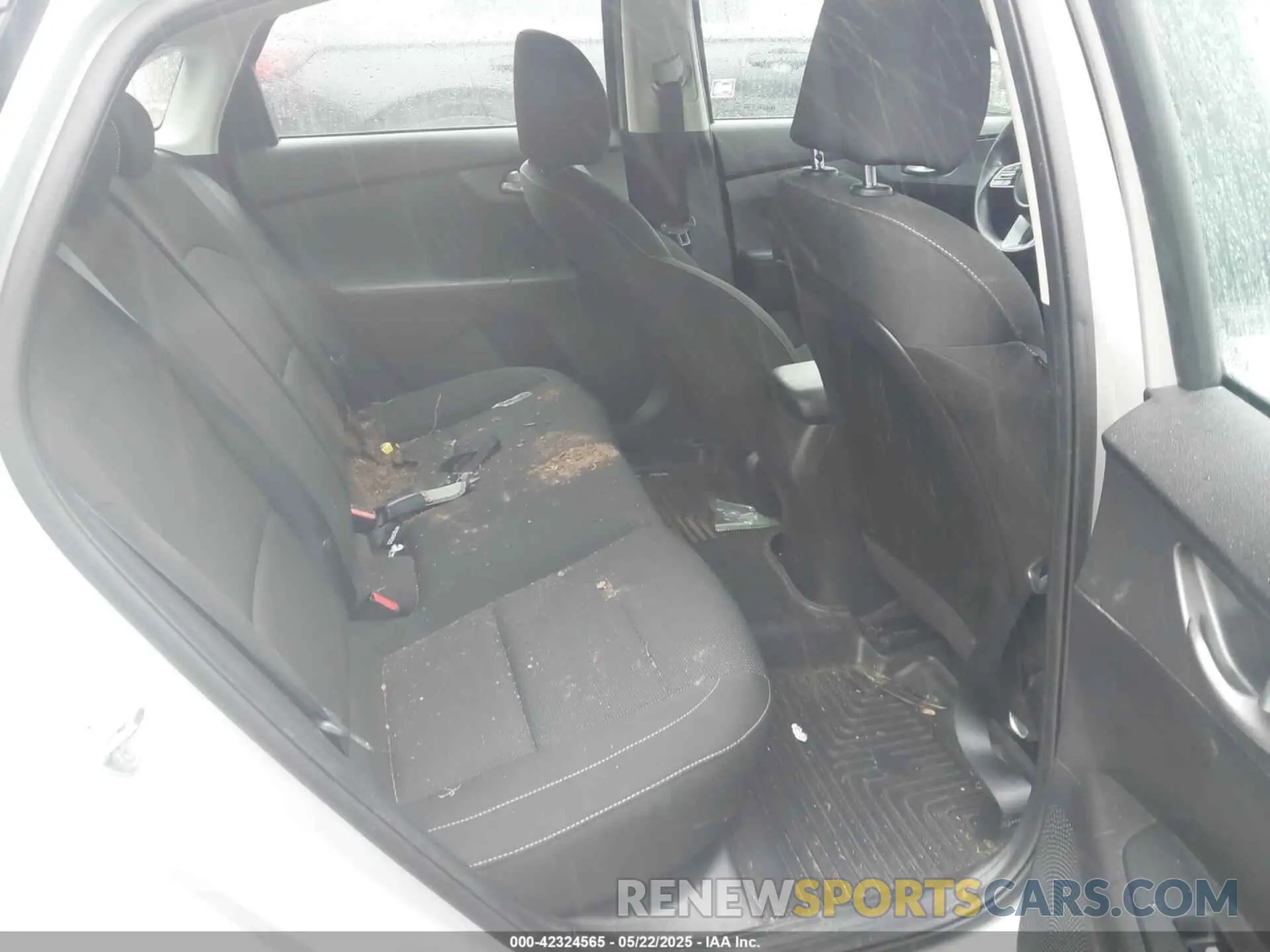 8 Photograph of a damaged car 3KPF24ADXME284229 KIA FORTE 2021