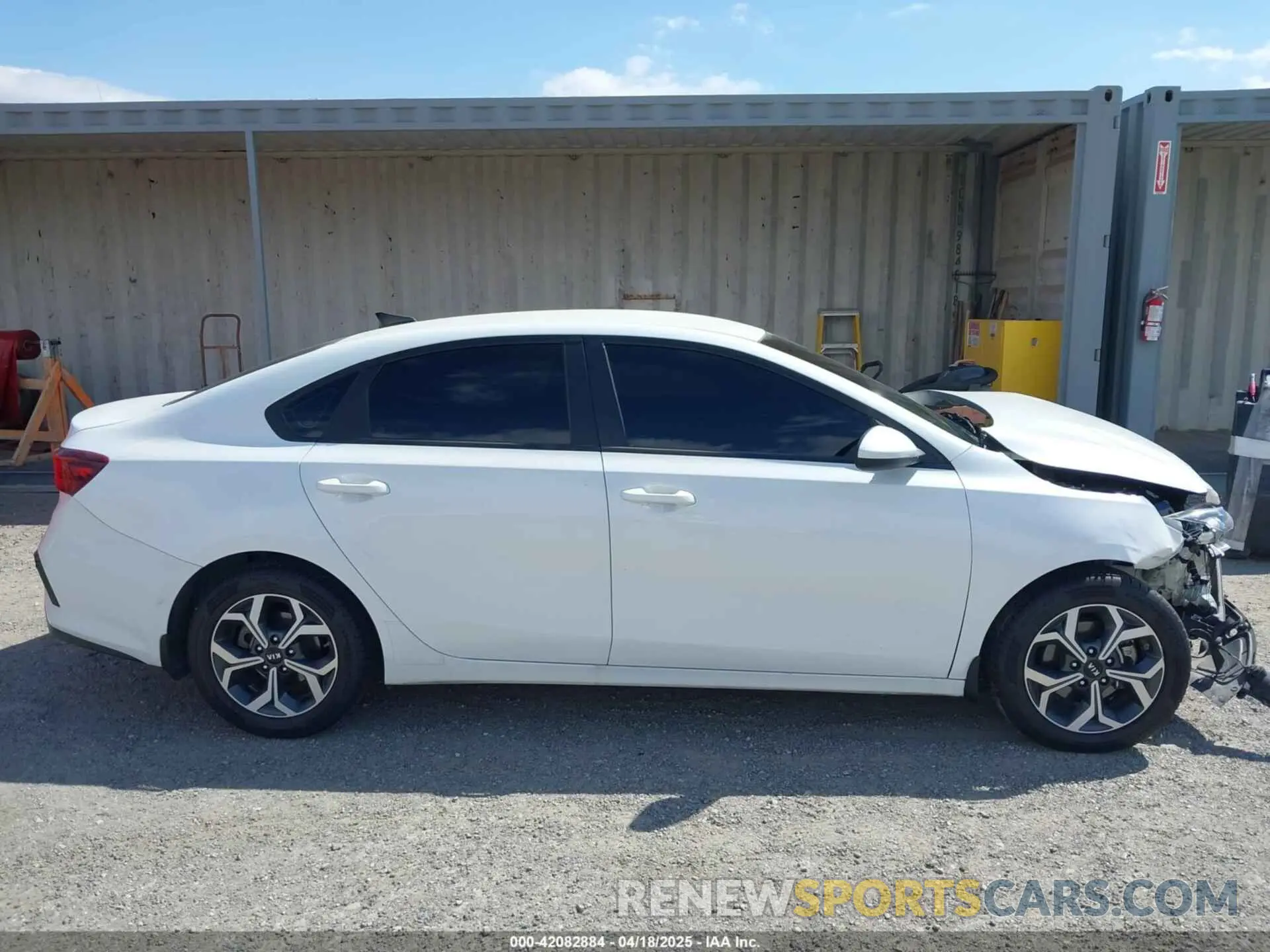 13 Photograph of a damaged car 3KPF24ADXME348303 KIA FORTE 2021