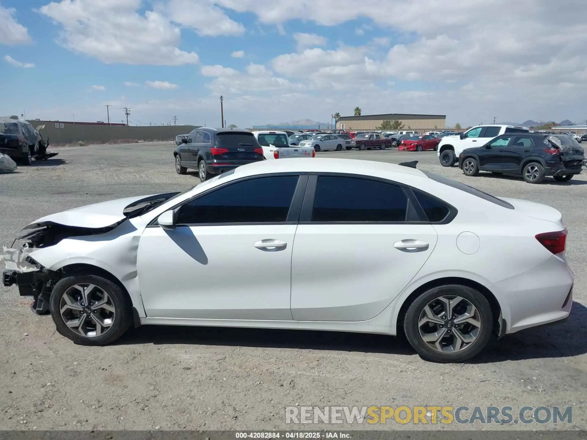 14 Photograph of a damaged car 3KPF24ADXME348303 KIA FORTE 2021