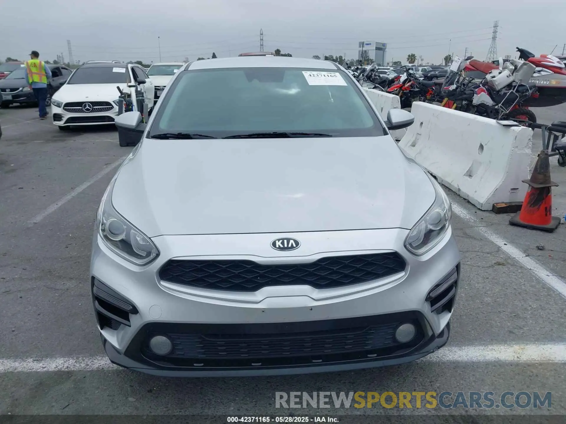 12 Photograph of a damaged car 3KPF24ADXME363867 KIA FORTE 2021