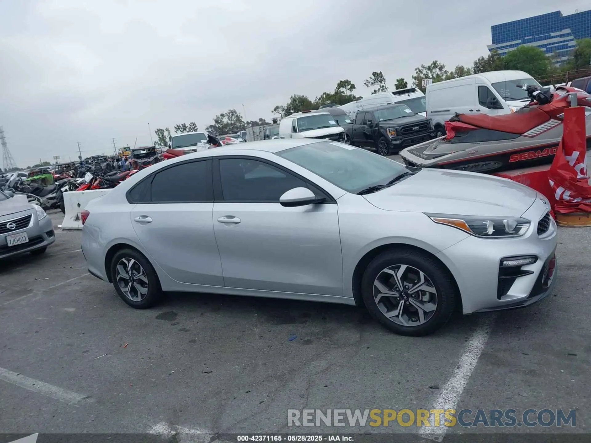 13 Photograph of a damaged car 3KPF24ADXME363867 KIA FORTE 2021