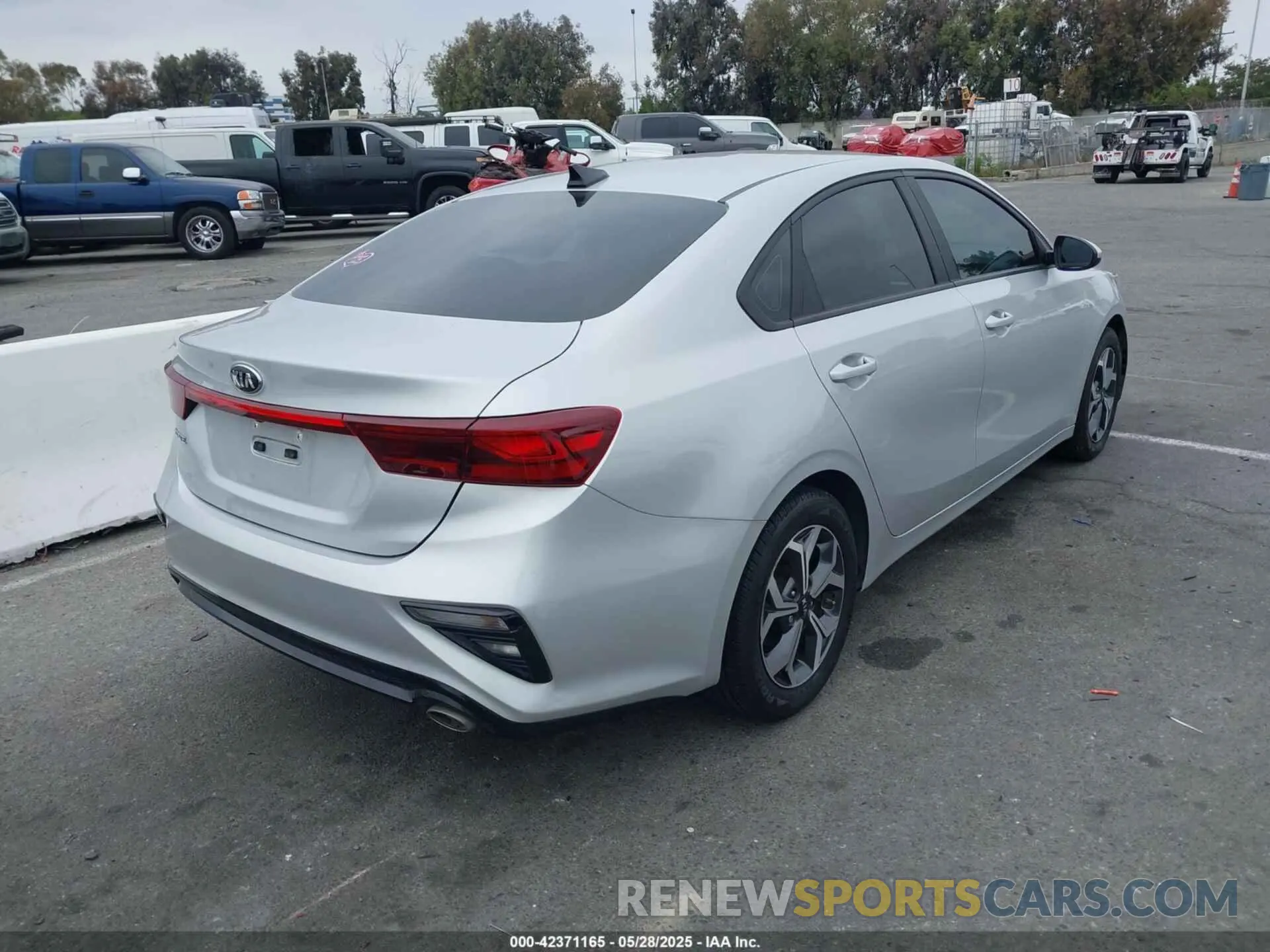 4 Photograph of a damaged car 3KPF24ADXME363867 KIA FORTE 2021