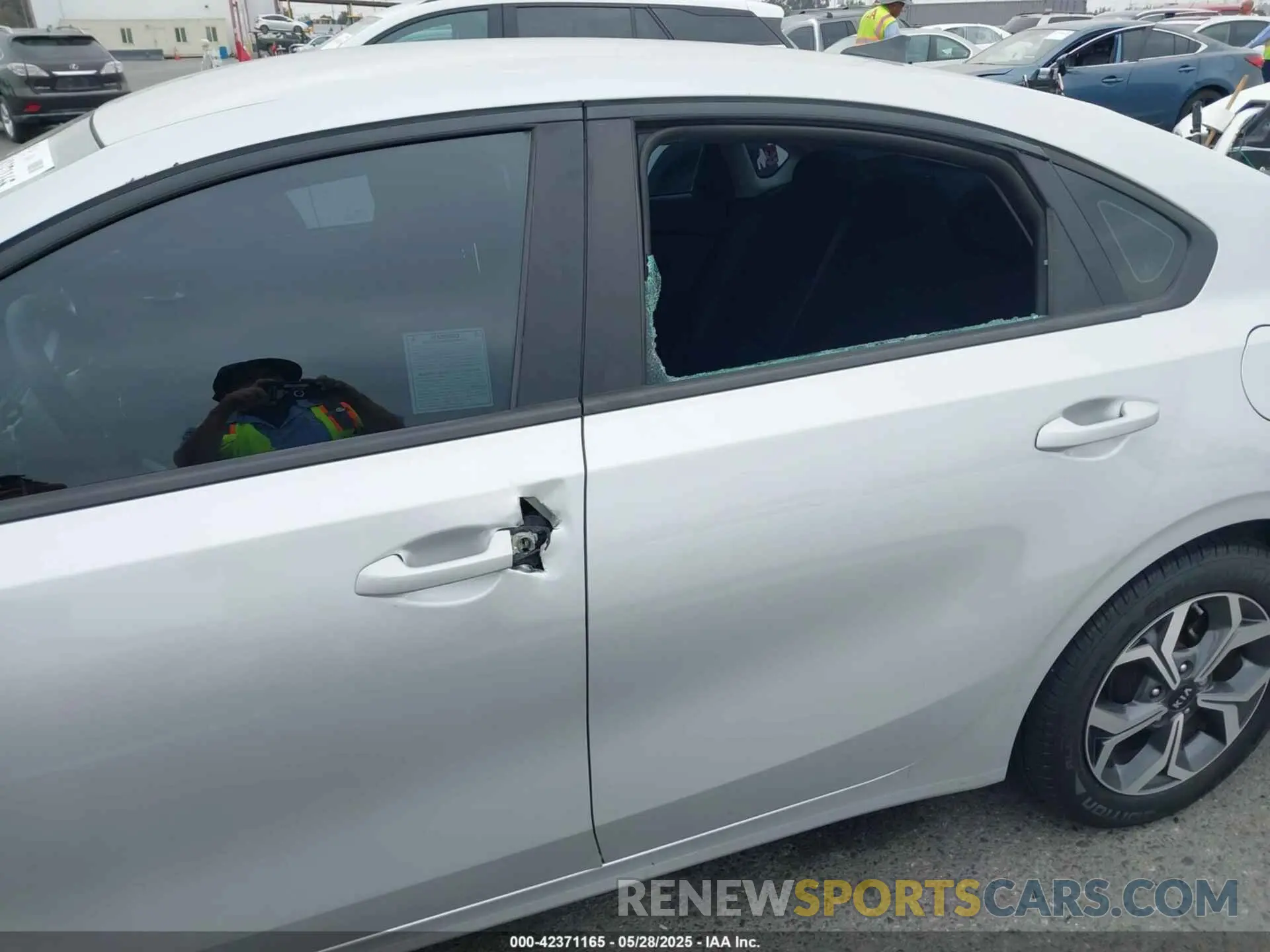 6 Photograph of a damaged car 3KPF24ADXME363867 KIA FORTE 2021