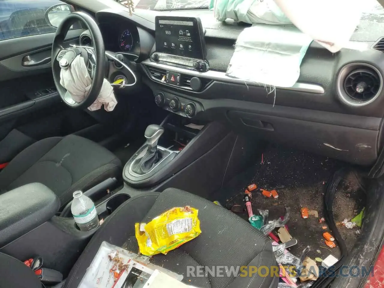 8 Photograph of a damaged car 3KPF24ADXME383794 KIA FORTE 2021