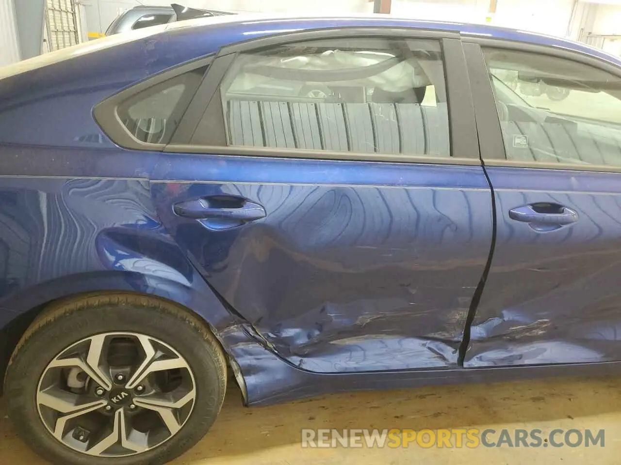 10 Photograph of a damaged car 3KPF24ADXME385576 KIA FORTE 2021