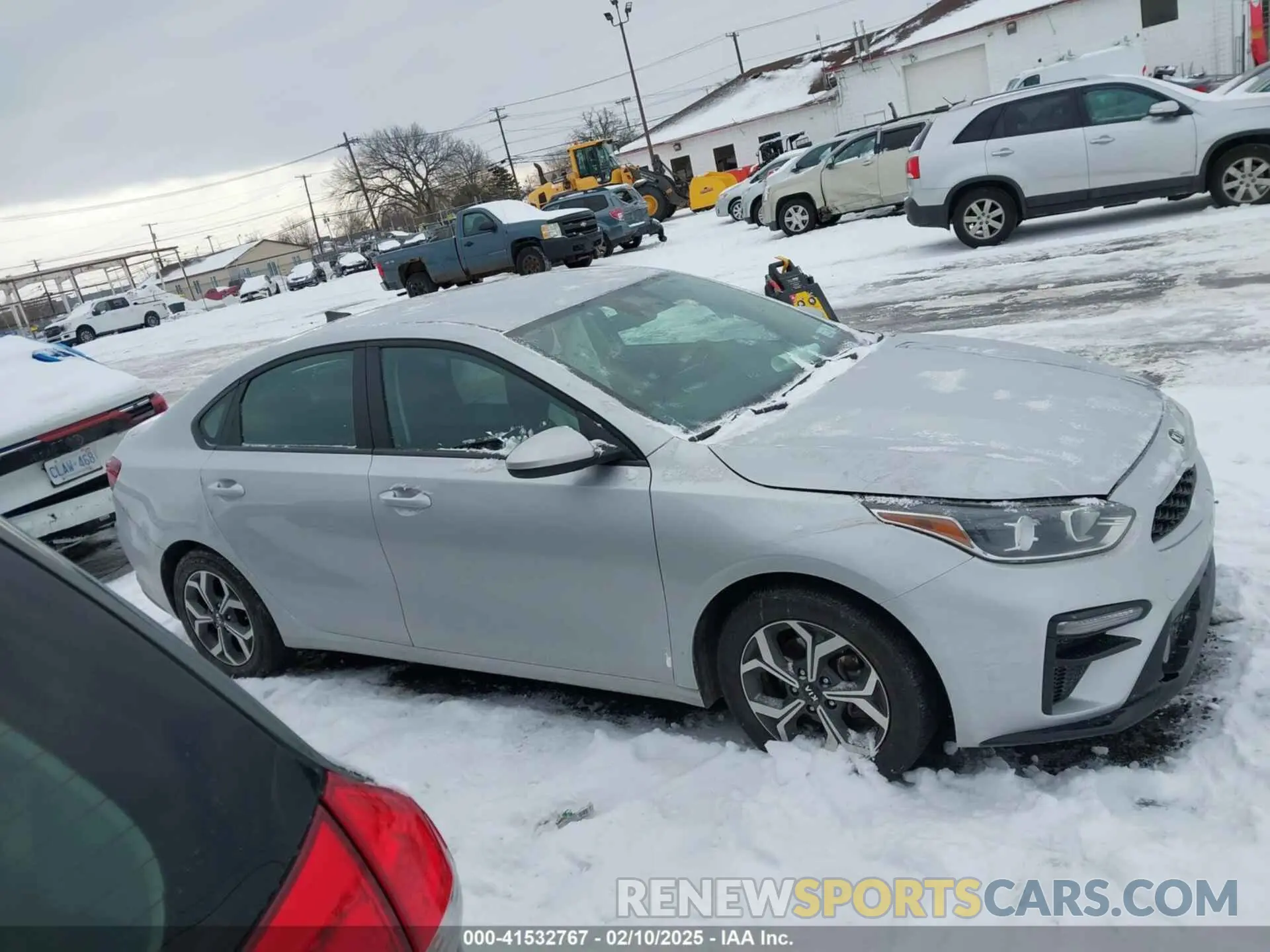 13 Photograph of a damaged car 3KPF24ADXME405132 KIA FORTE 2021
