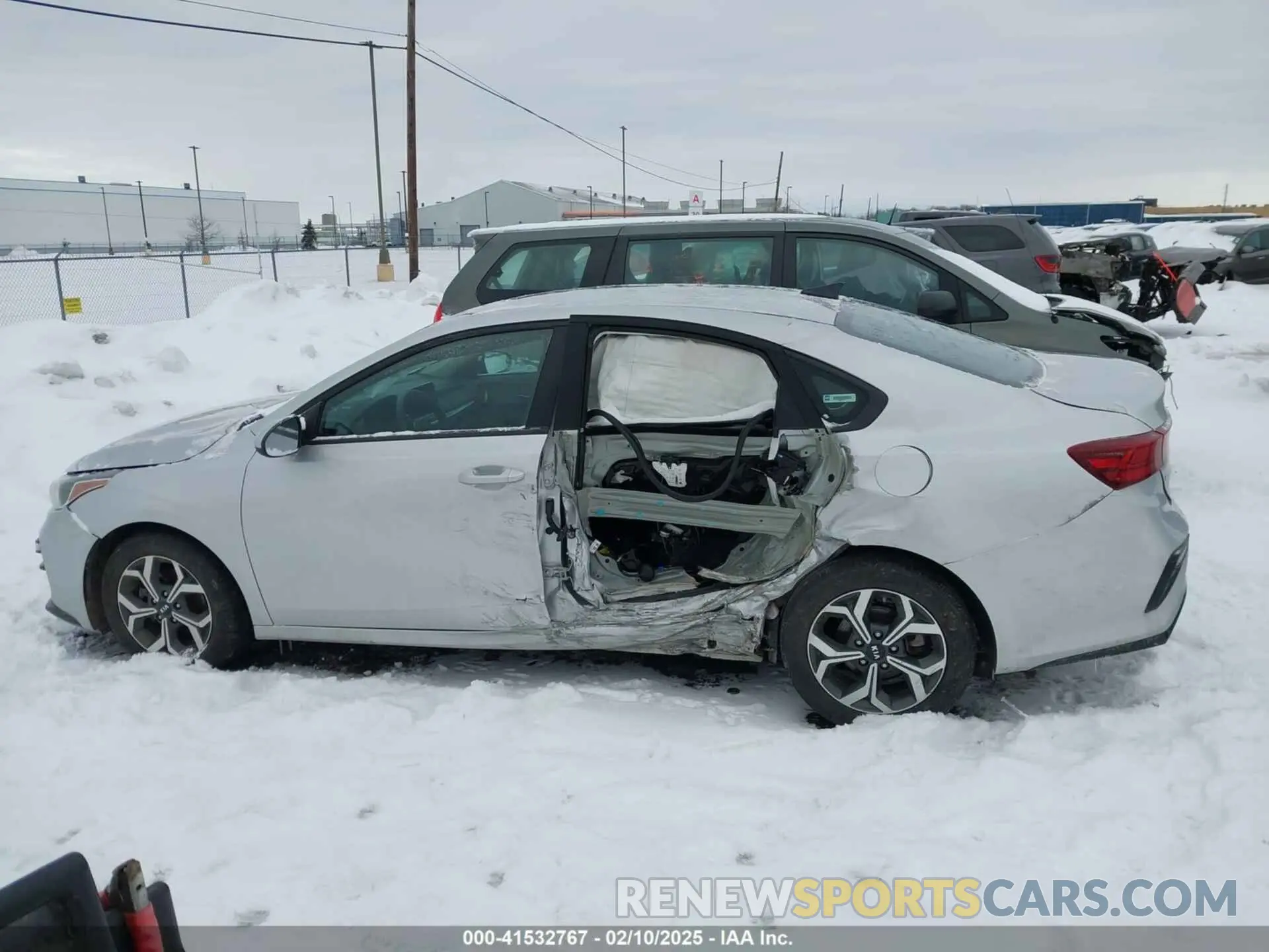 14 Photograph of a damaged car 3KPF24ADXME405132 KIA FORTE 2021