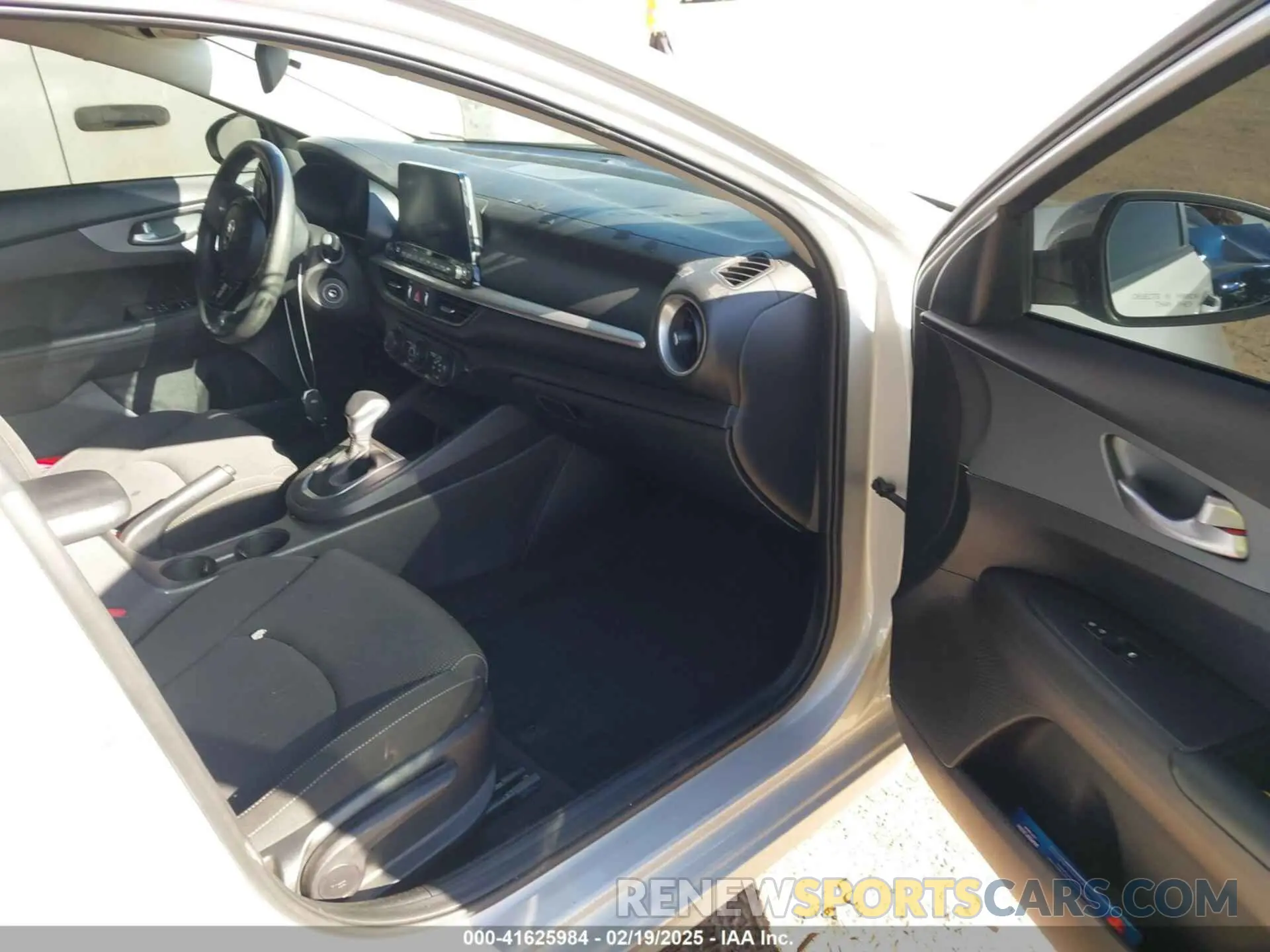 5 Photograph of a damaged car 3KPF24ADXME414011 KIA FORTE 2021