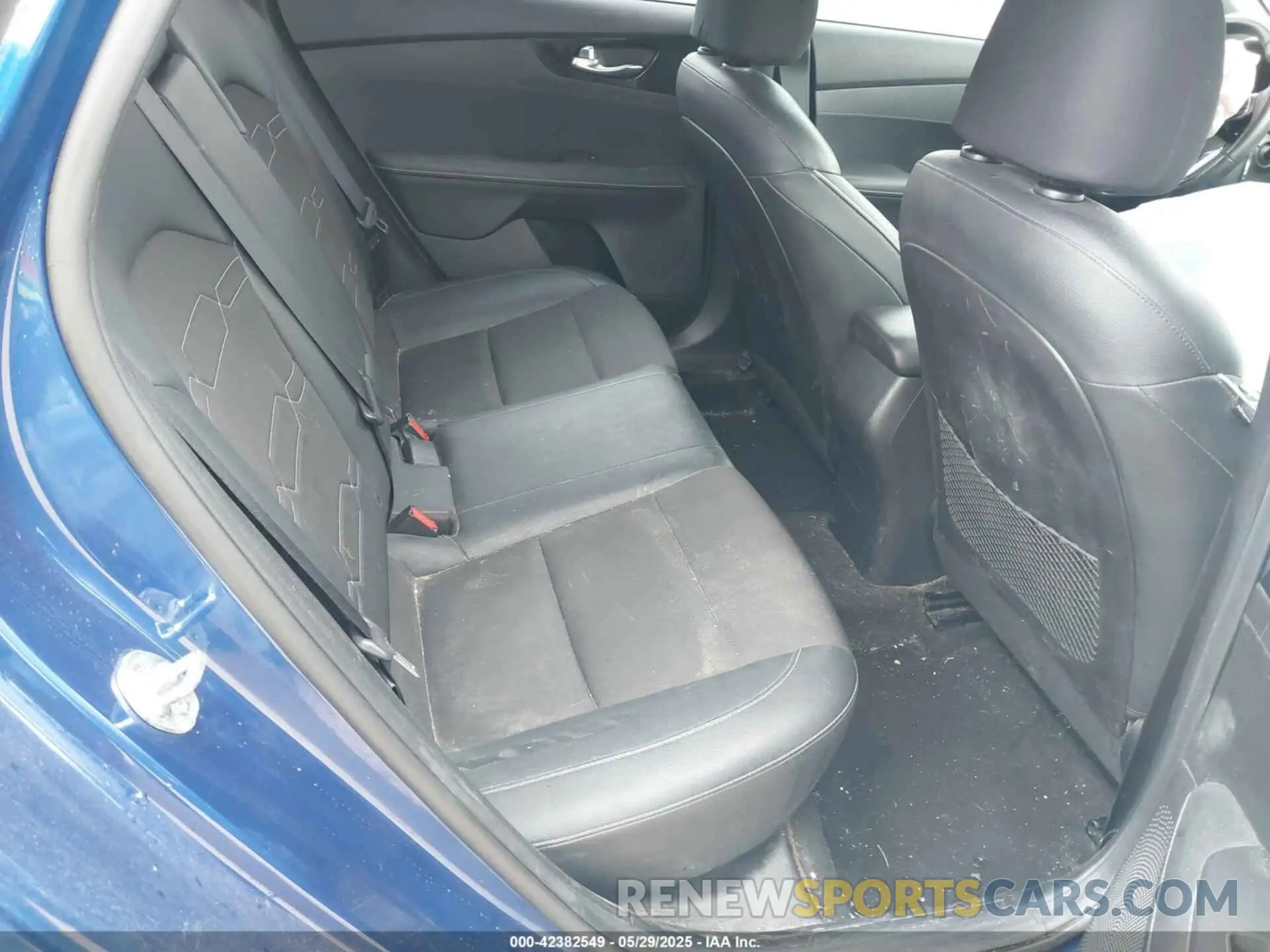 8 Photograph of a damaged car 3KPF34AD0ME280641 KIA FORTE 2021