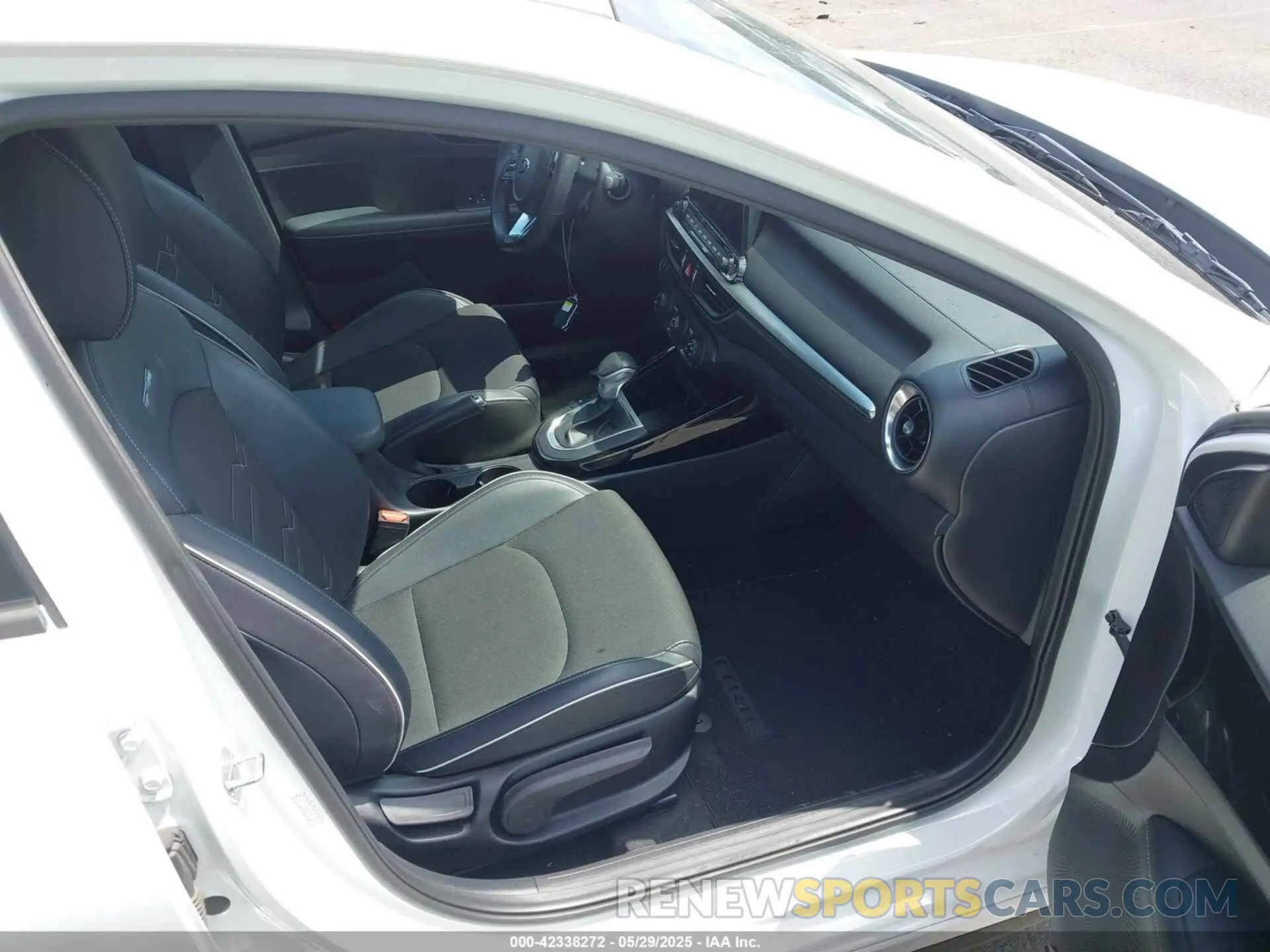 5 Photograph of a damaged car 3KPF34AD0ME393490 KIA FORTE 2021