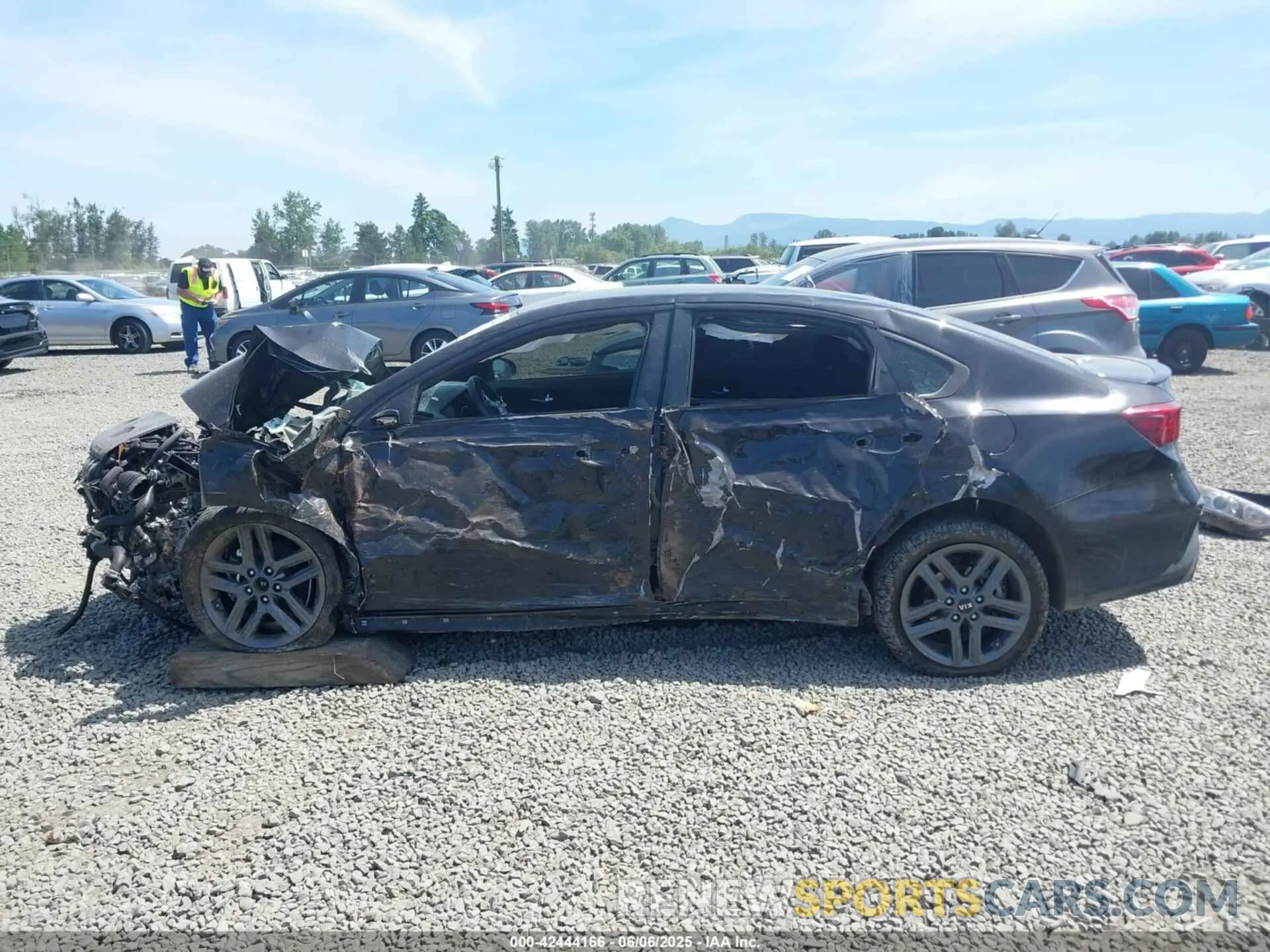 14 Photograph of a damaged car 3KPF34AD1ME286612 KIA FORTE 2021
