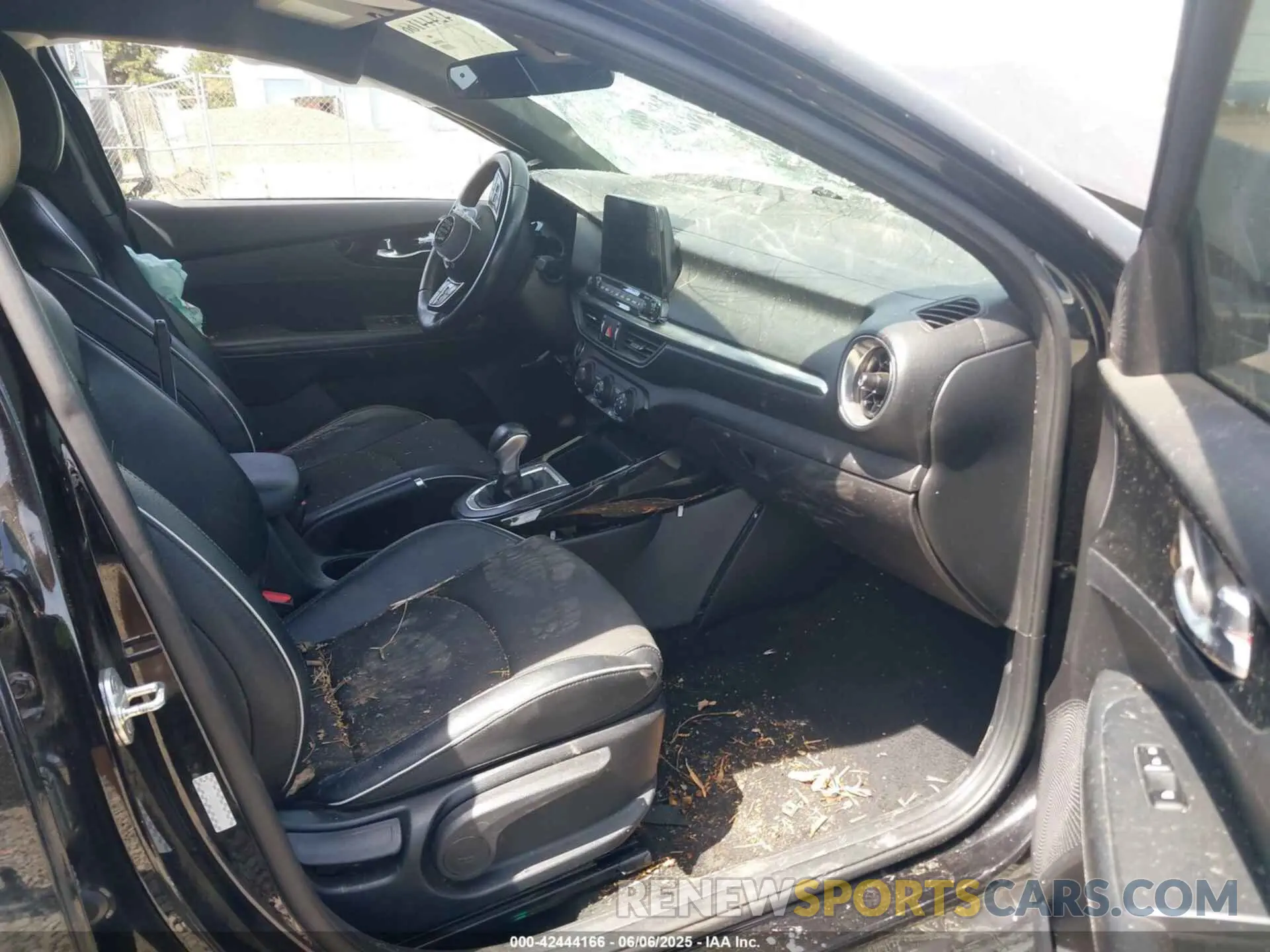 5 Photograph of a damaged car 3KPF34AD1ME286612 KIA FORTE 2021