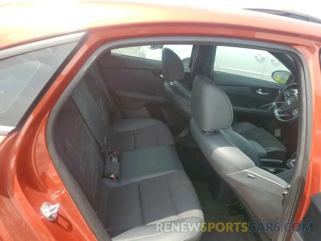 10 Photograph of a damaged car 3KPF34AD1ME402682 KIA FORTE 2021