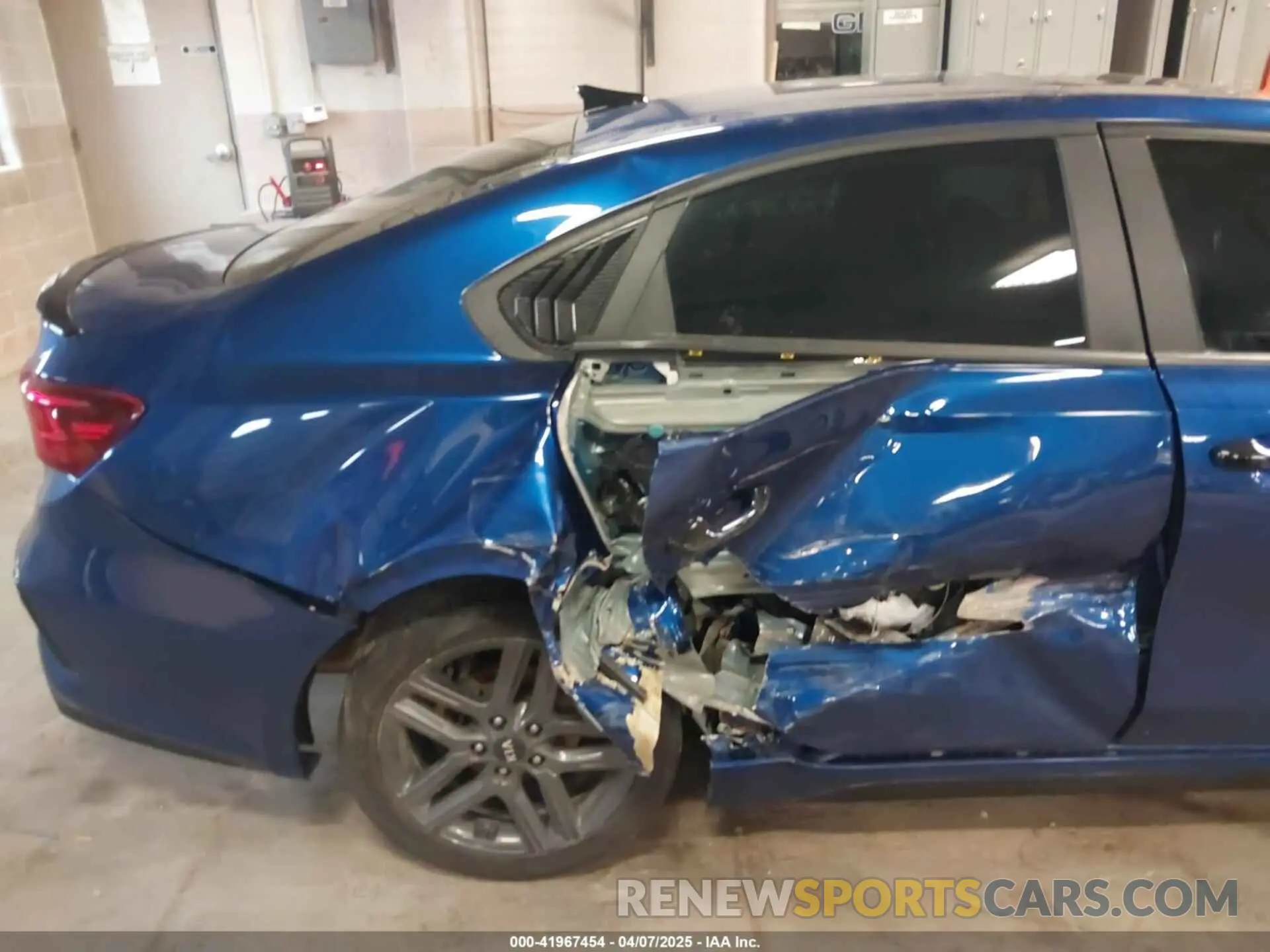 6 Photograph of a damaged car 3KPF34AD2ME330827 KIA FORTE 2021
